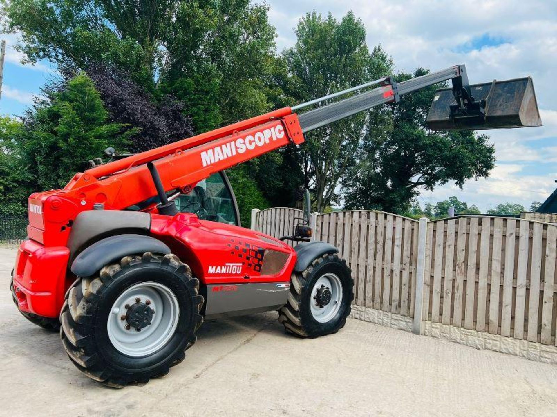 MANITOU MLT932 4WD TELEHANDLER * 9 METER REACH * C/W PALLET TINES & BUCKET - Image 3 of 10