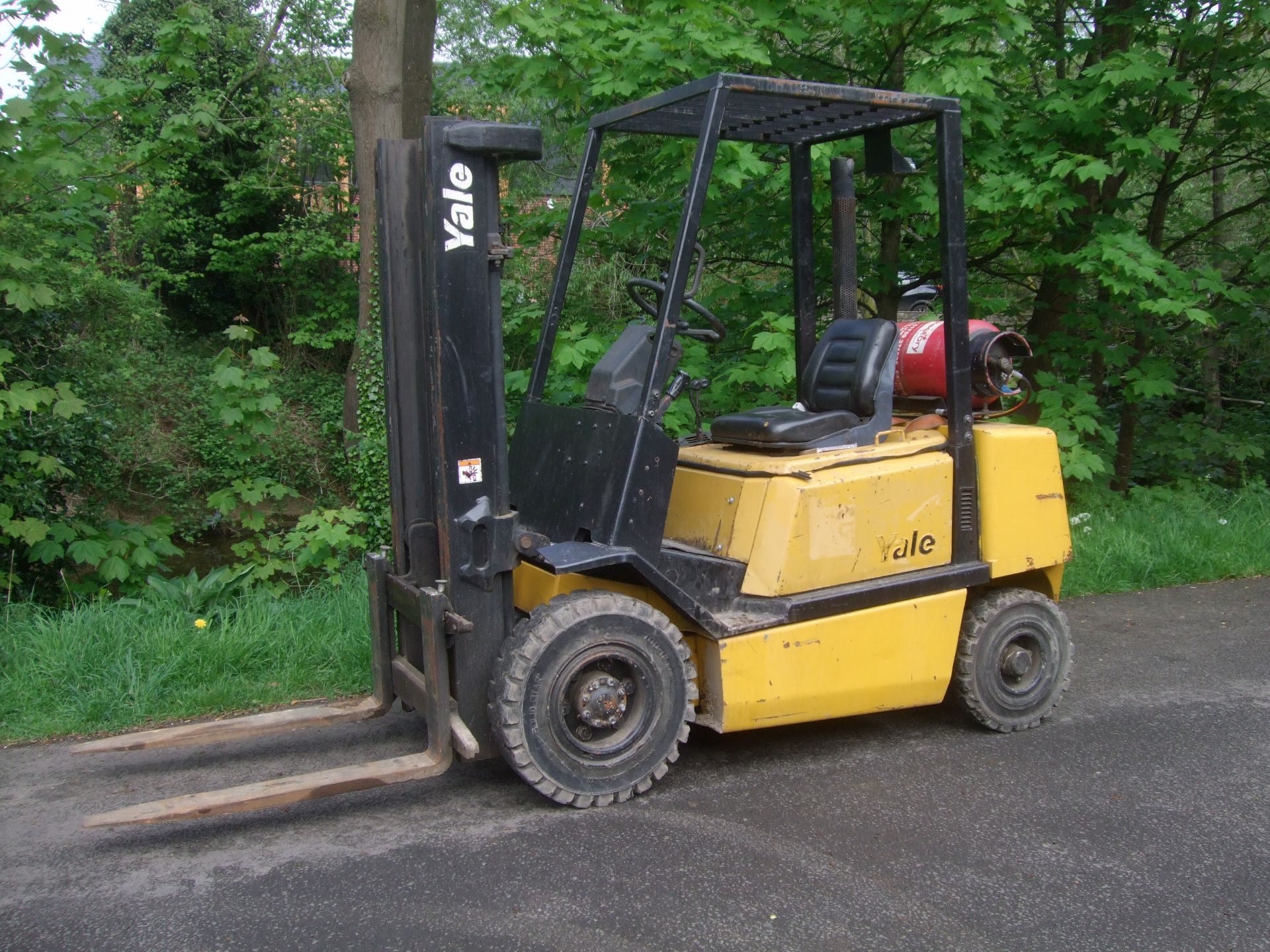 YALE GDP 25 GAS FORKLIFT - 2.5 TONNE CAPACITY - DUPLEX MAST - 13071 RECORDED HOURS