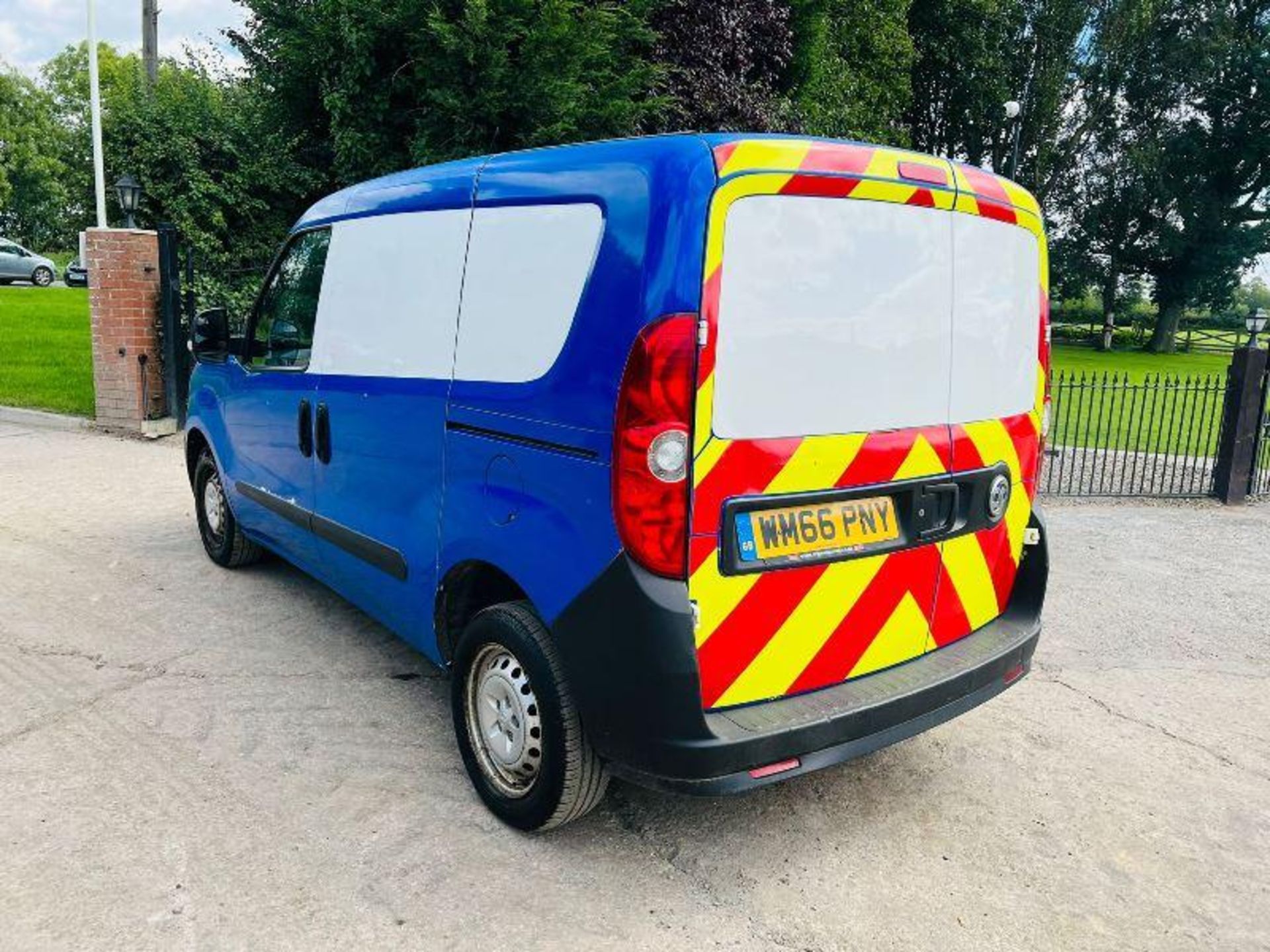 VAUXHALL COMBO VAN *YEAR 2017 , MOT'D TILL DECEMBER 2023* - Image 4 of 10