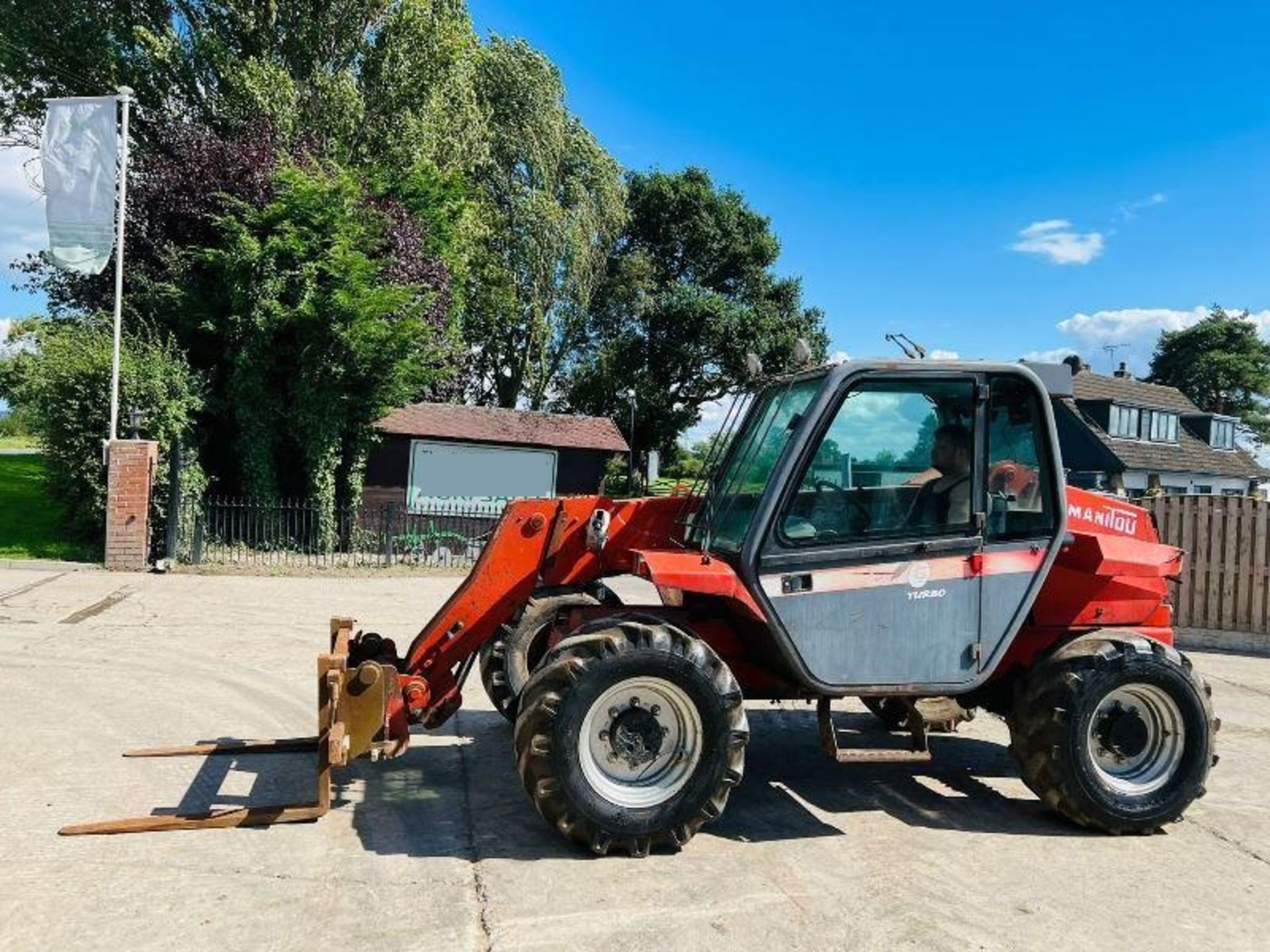 MANITOU MLT628T 4WD TELEHANDLER *AG-SPEC* C/W PICK UP HITCH