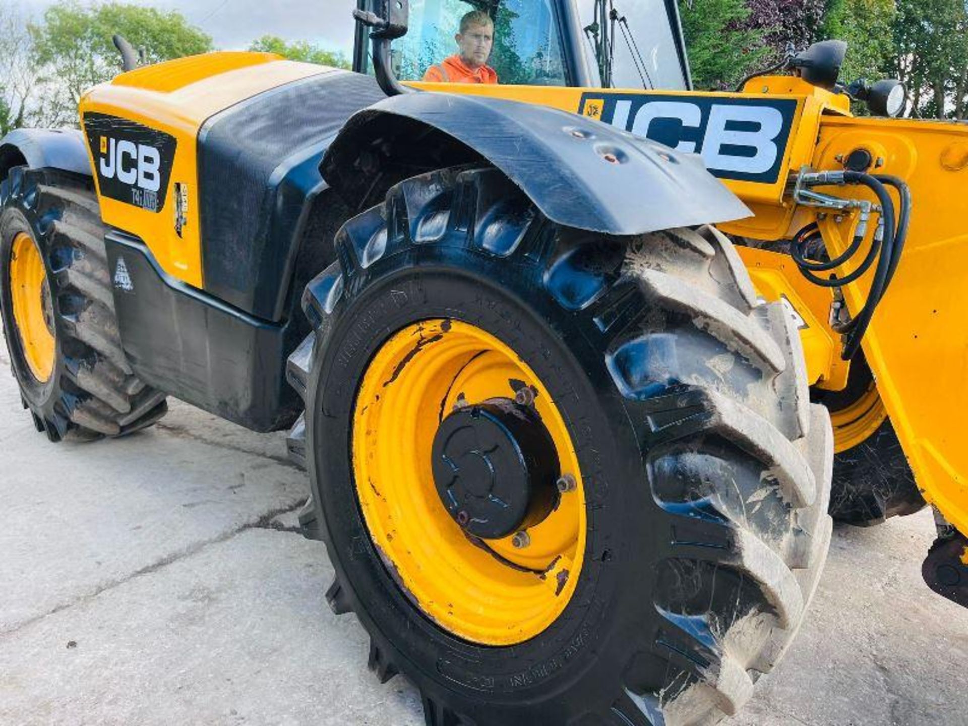 JCB 526-56 4WD TELEHANDLER *AG-SPEC, YEAR 2013* C/W PICK UP HITCH - Image 9 of 15