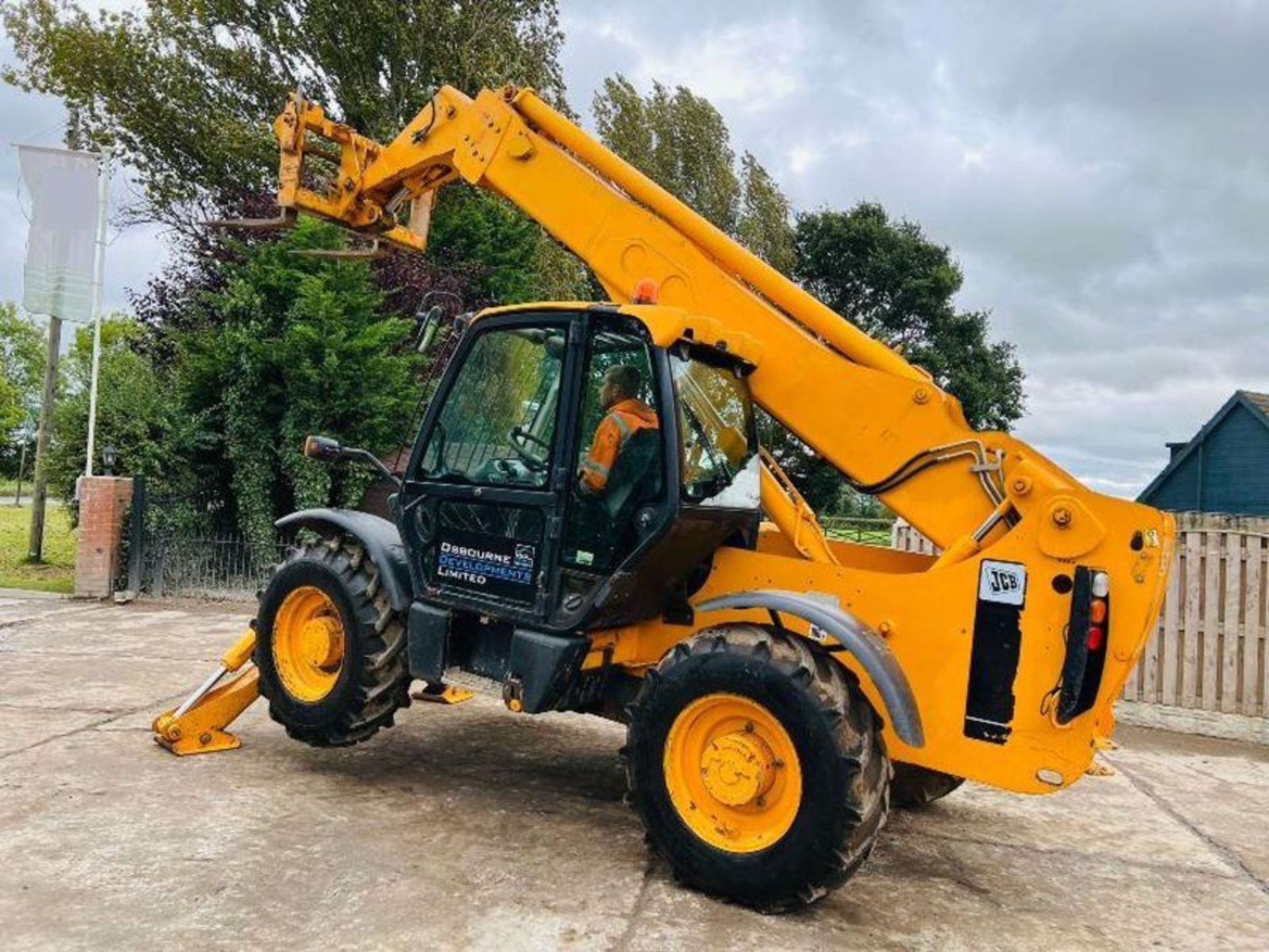 JCB 532-120 4WD TELEHANDLER * 12 METER REACH, 3723 HOURS * - Image 2 of 17