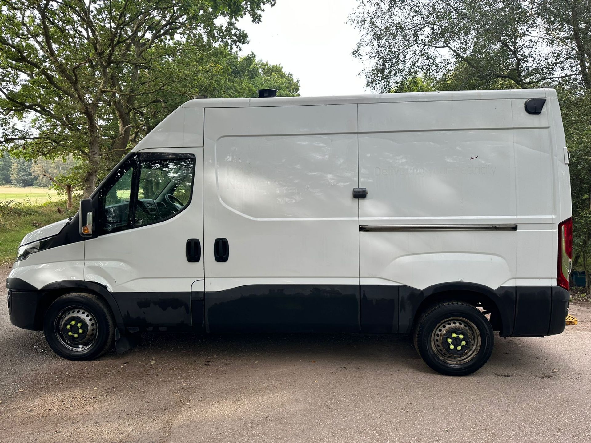 2017 67 IVECO DAILY MWB PANEL VAN - 145K MILES - Image 4 of 11