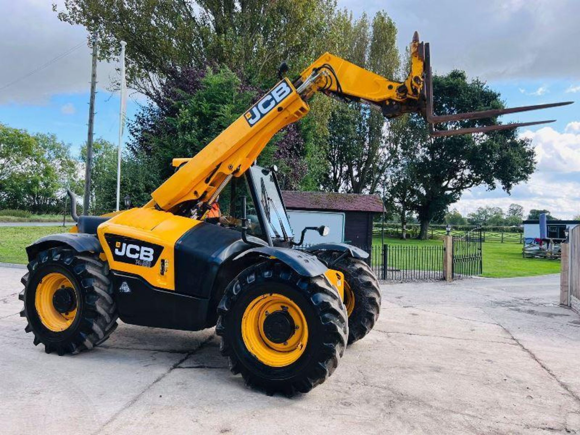 JCB 526-56 4WD TELEHANDLER *AG-SPEC, YEAR 2013* C/W PICK UP HITCH - Image 12 of 15