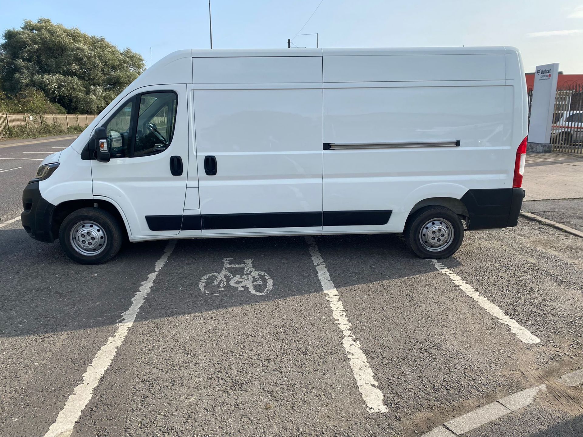 2021 21 PEUGEOT BOXER PROFESSIONAL PANEL VAN - 34K MILES - EURO 6 - AIR CON  - Image 4 of 11