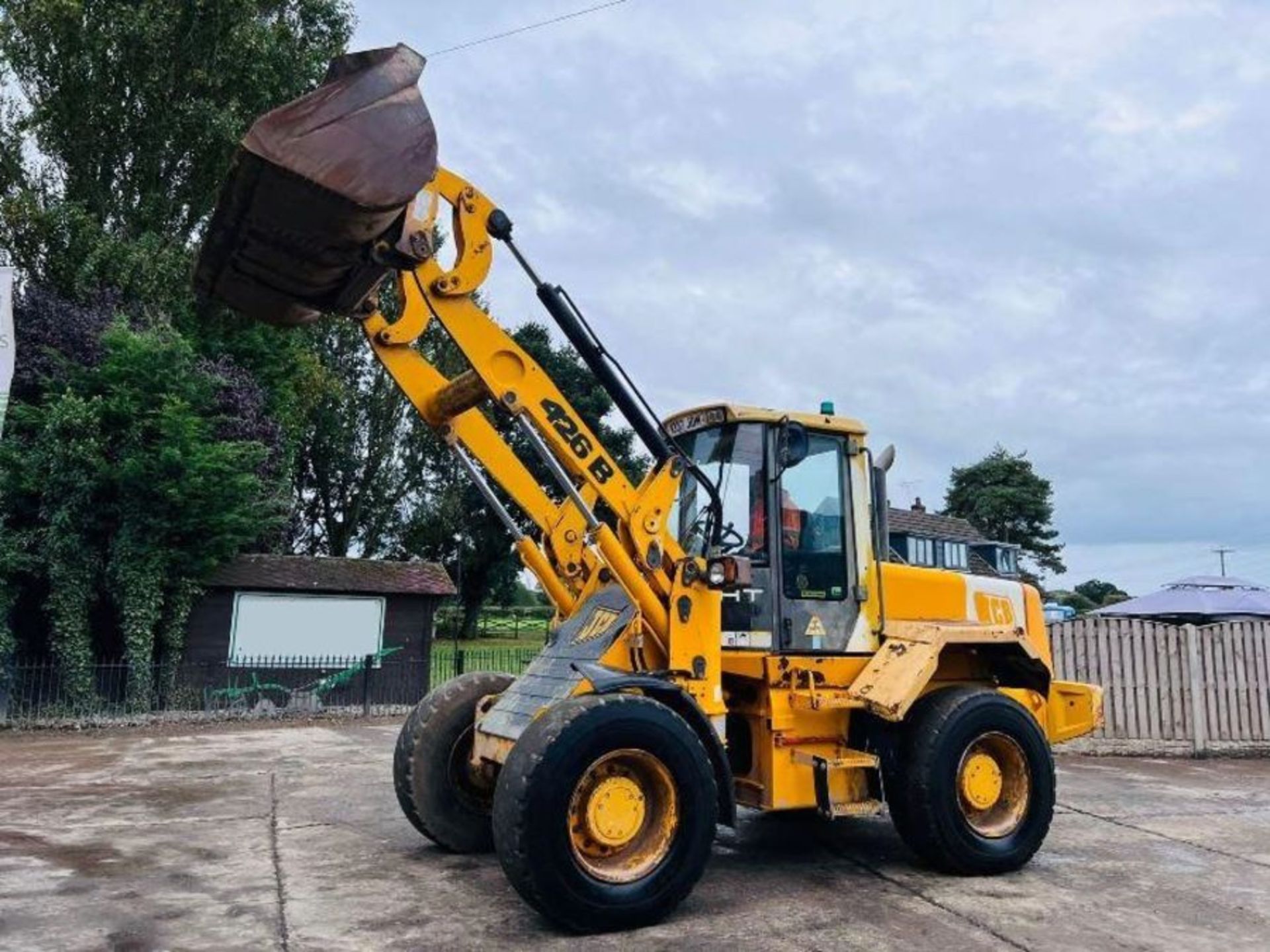 JCB 426B 4WD LOADING SHOVEL *2393HOURS, ROAD REGISTERED* C/W AC CABIN - Image 3 of 14