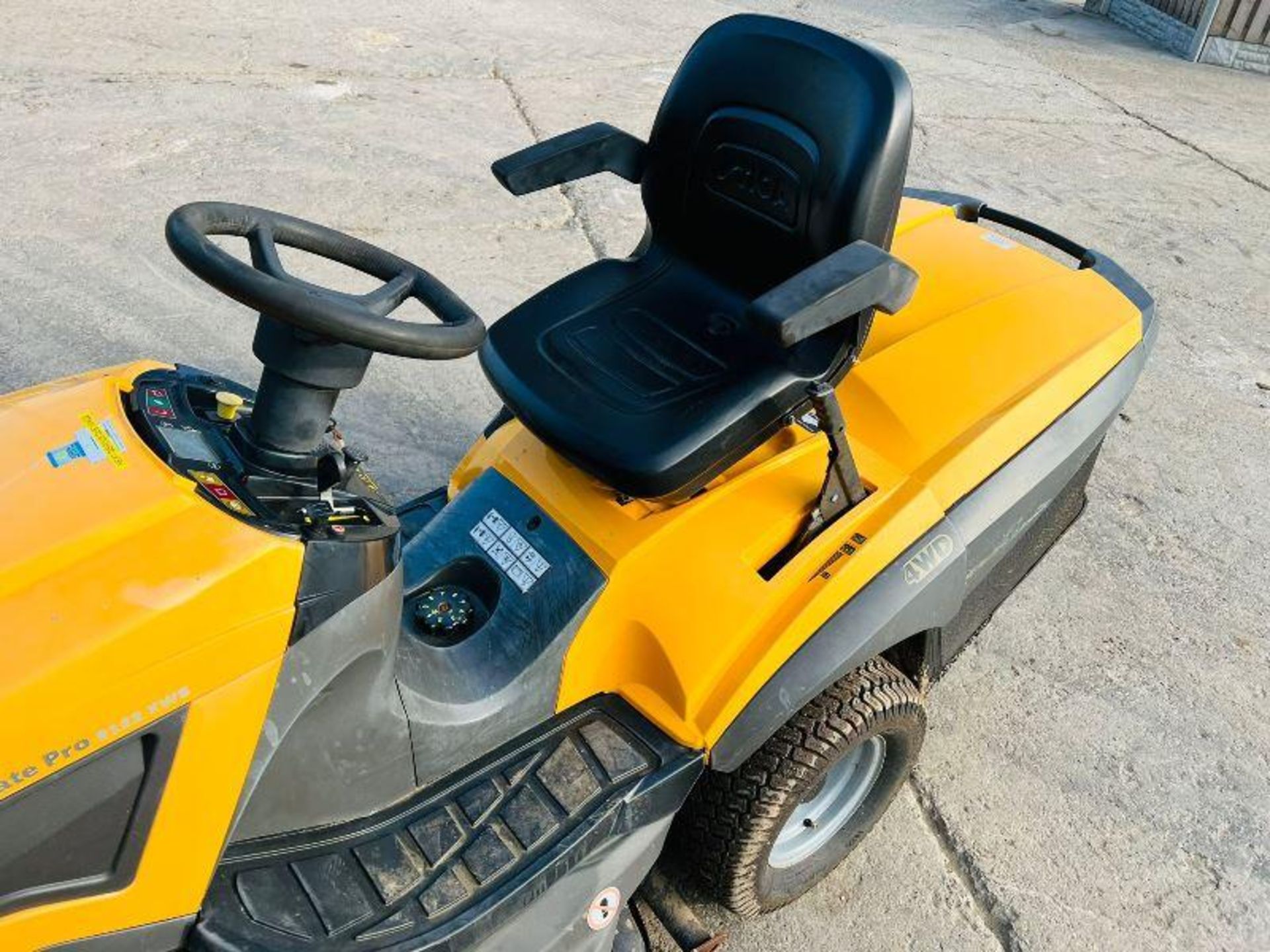 STIGA 4WD RIDE ON MOWER *YEAR 2016, 240 HOURS* C/W COLLECTION BOX  - Image 2 of 12