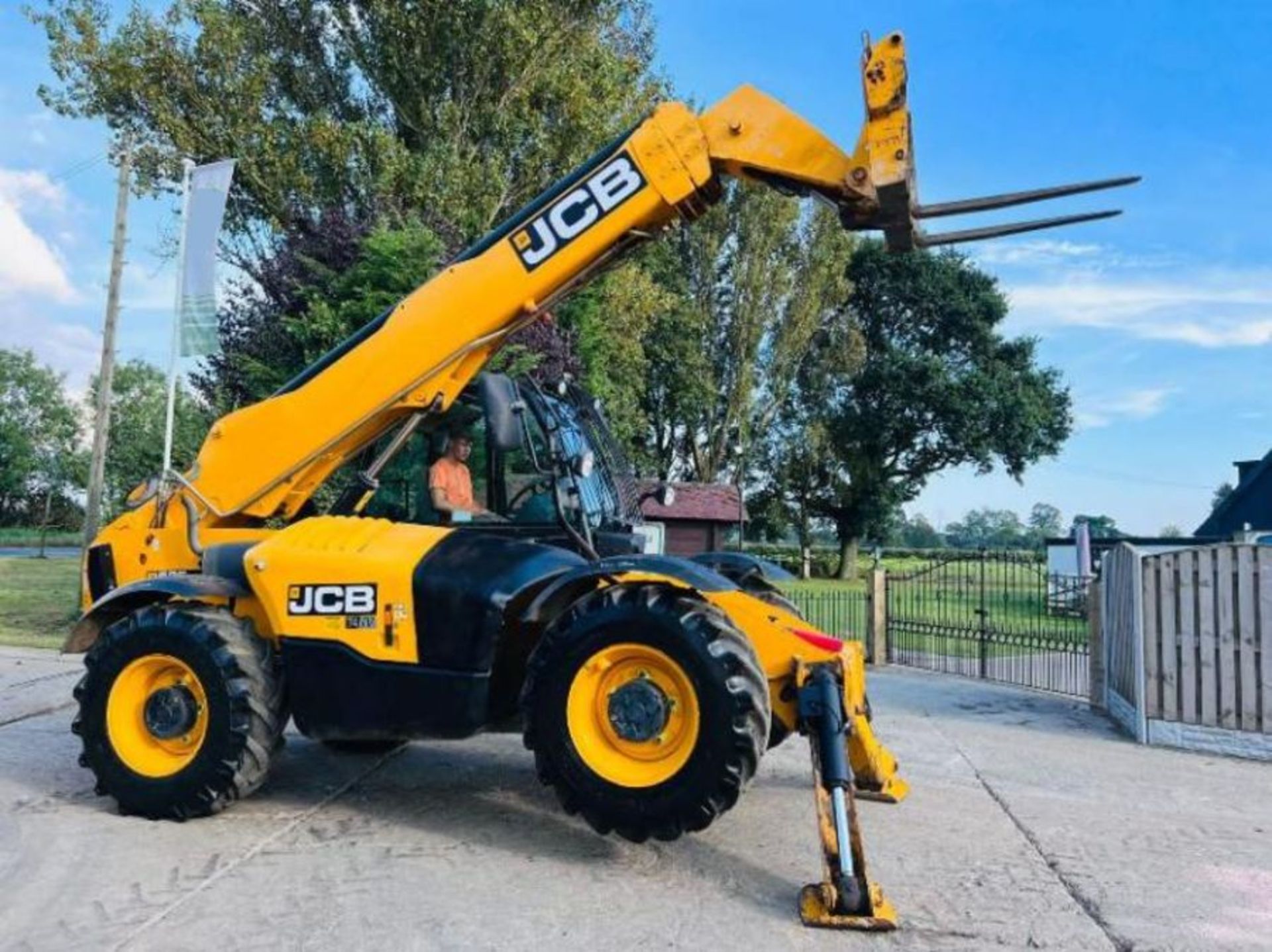 JCB 535-125HI VIZ 4WD TELEHANDLER *4768 HOURS, YEAR 2016* C/W PALLET TINES - Image 14 of 17