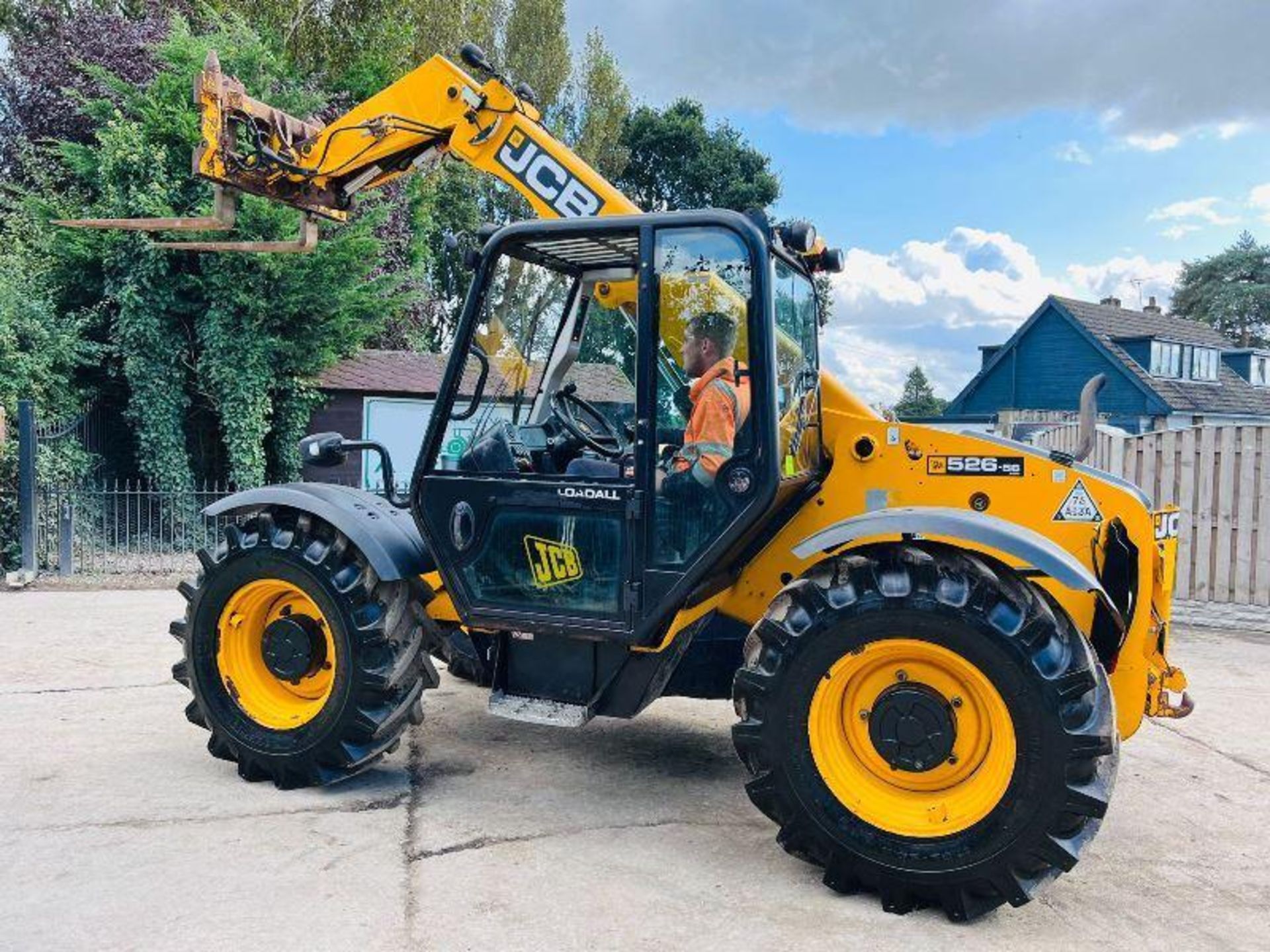 JCB 526-56 4WD TELEHANDLER *AG-SPEC, YEAR 2013* C/W PICK UP HITCH - Image 15 of 15