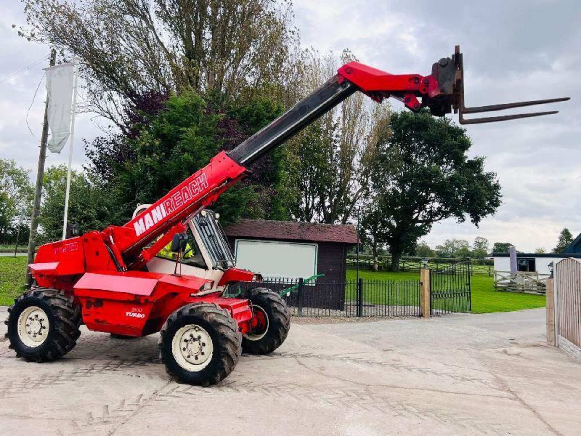 MANITOU MLT626 4WD TELEHANDLER C/W PALLET TINES 