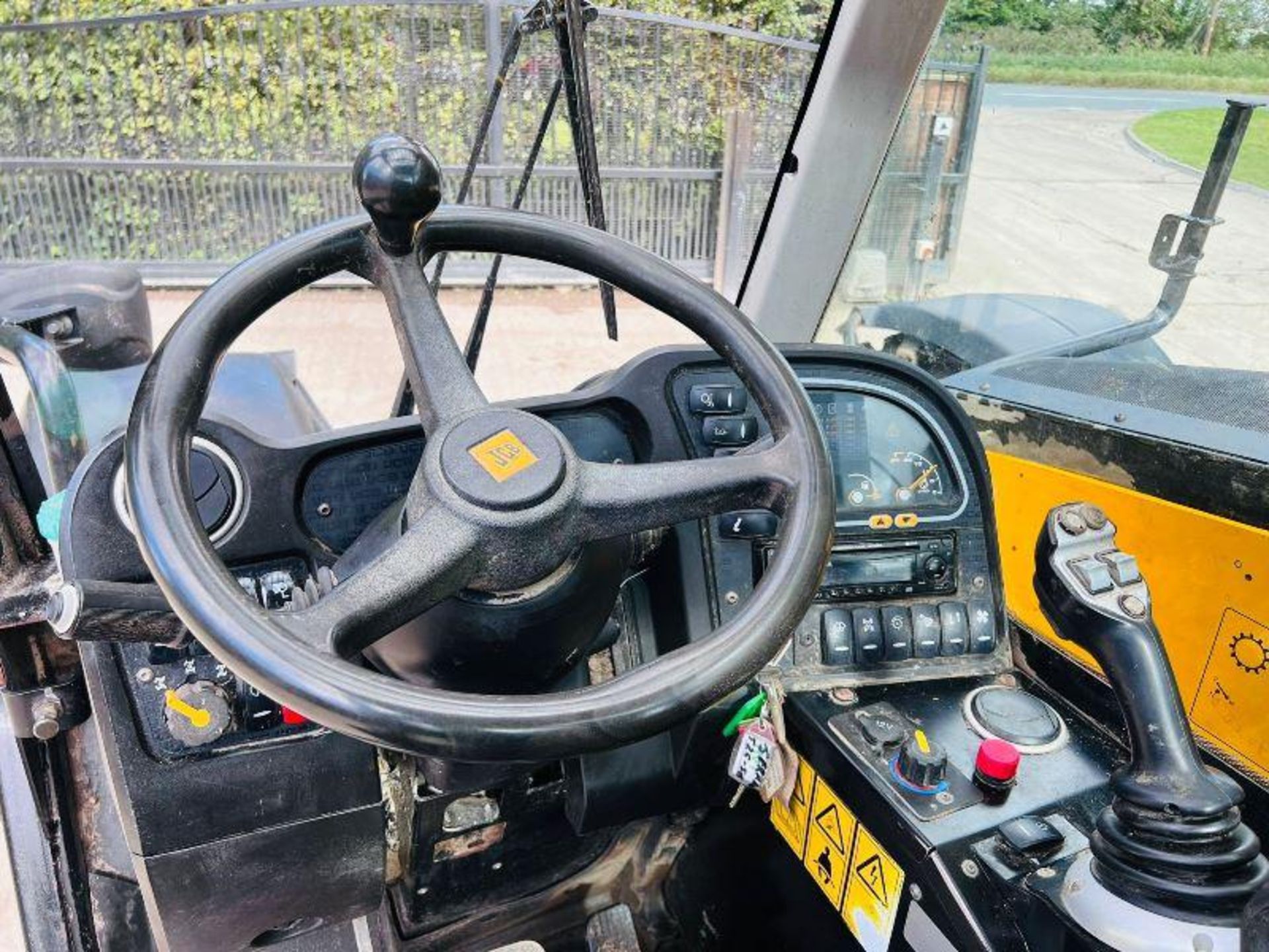 JCB 526-56 4WD TELEHANDLER *AG-SPEC, YEAR 2013* C/W PICK UP HITCH - Image 6 of 15