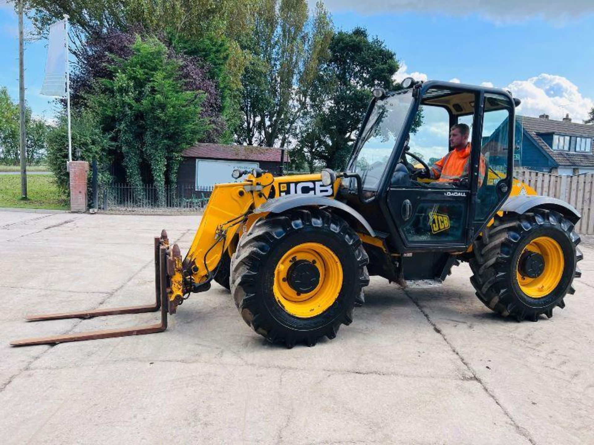 JCB 526-56 4WD TELEHANDLER *AG-SPEC, YEAR 2013* C/W PICK UP HITCH - Image 14 of 15