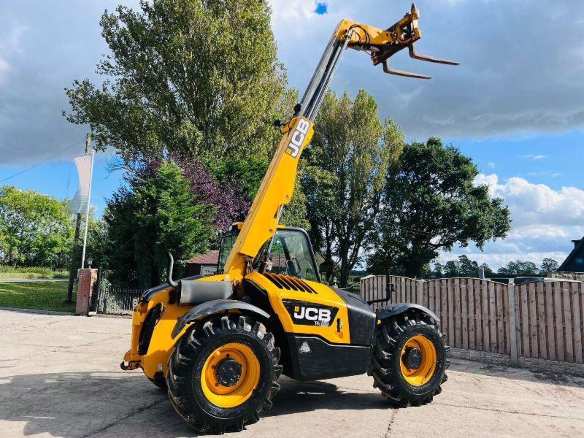 JCB 526-56 4WD TELEHANDLER *AG-SPEC, YEAR 2013* C/W PICK UP HITCH - Image 13 of 15