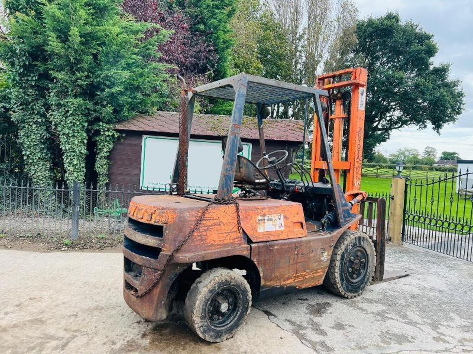 TOYOTA 02-2FD35 DIESEL FORK LIFT C/W 3 STAGE MAST  - Image 8 of 10