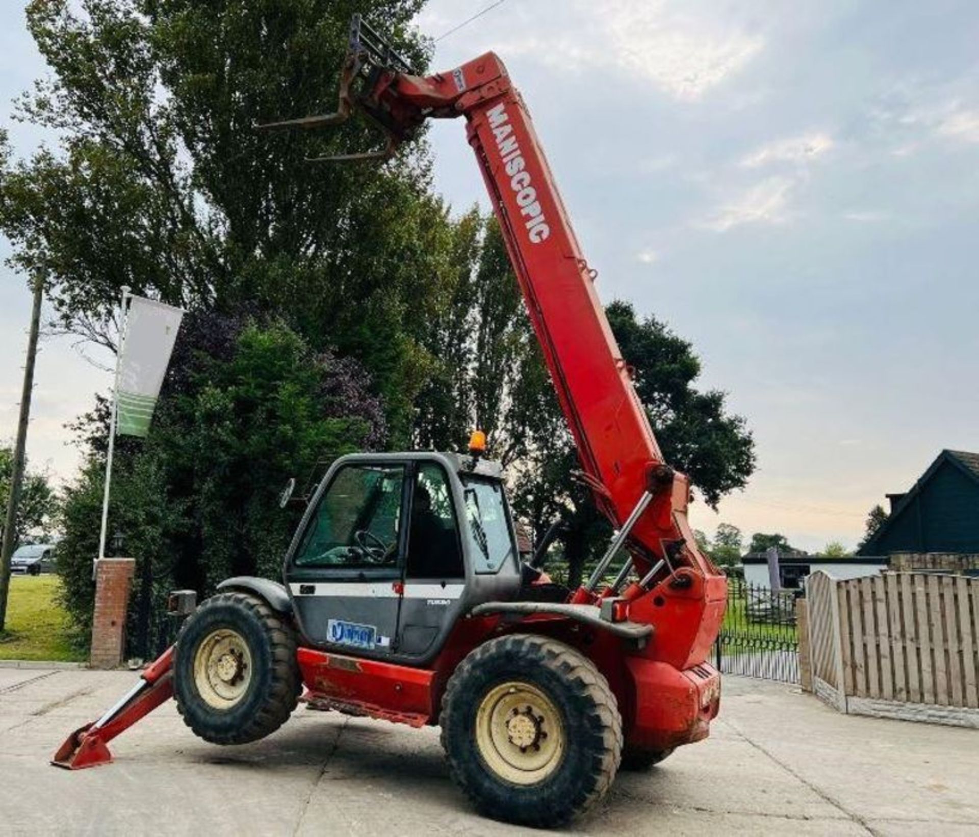 MANITOU MT1337SL 4WD TELEHANDLER *13 METER REACH* C/W PALLE TINES - Image 2 of 17