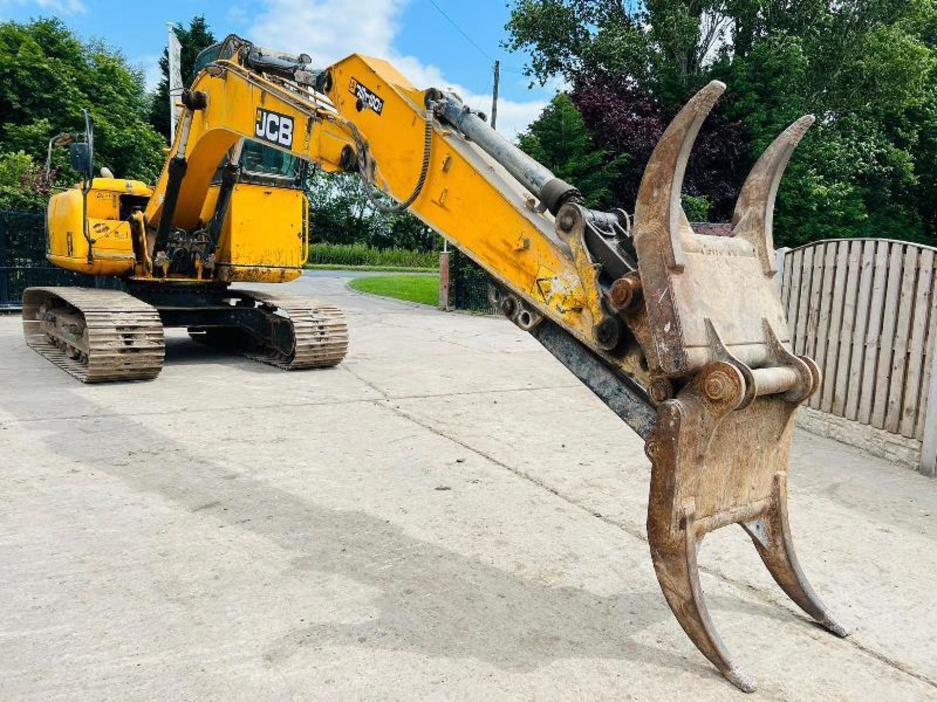 JCB JS160 HIGH RISED CABIN TRACKED EXCAVATOR C/W GRAPPLE GRAB - Image 8 of 12