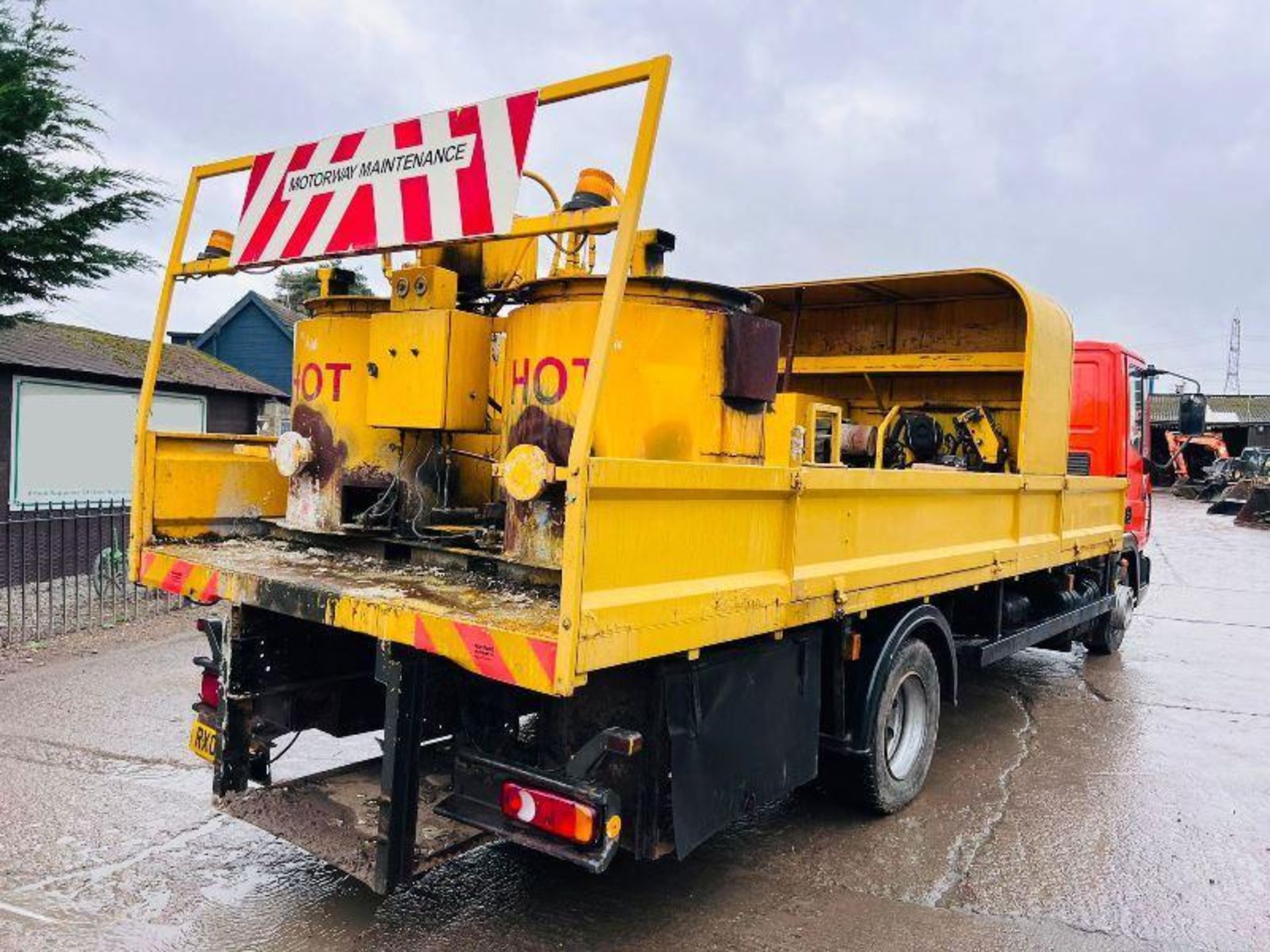 IVECO 100E18 4X2 LINE MARKER LORRY C/W MANUAL GEAR BOX - Image 16 of 17