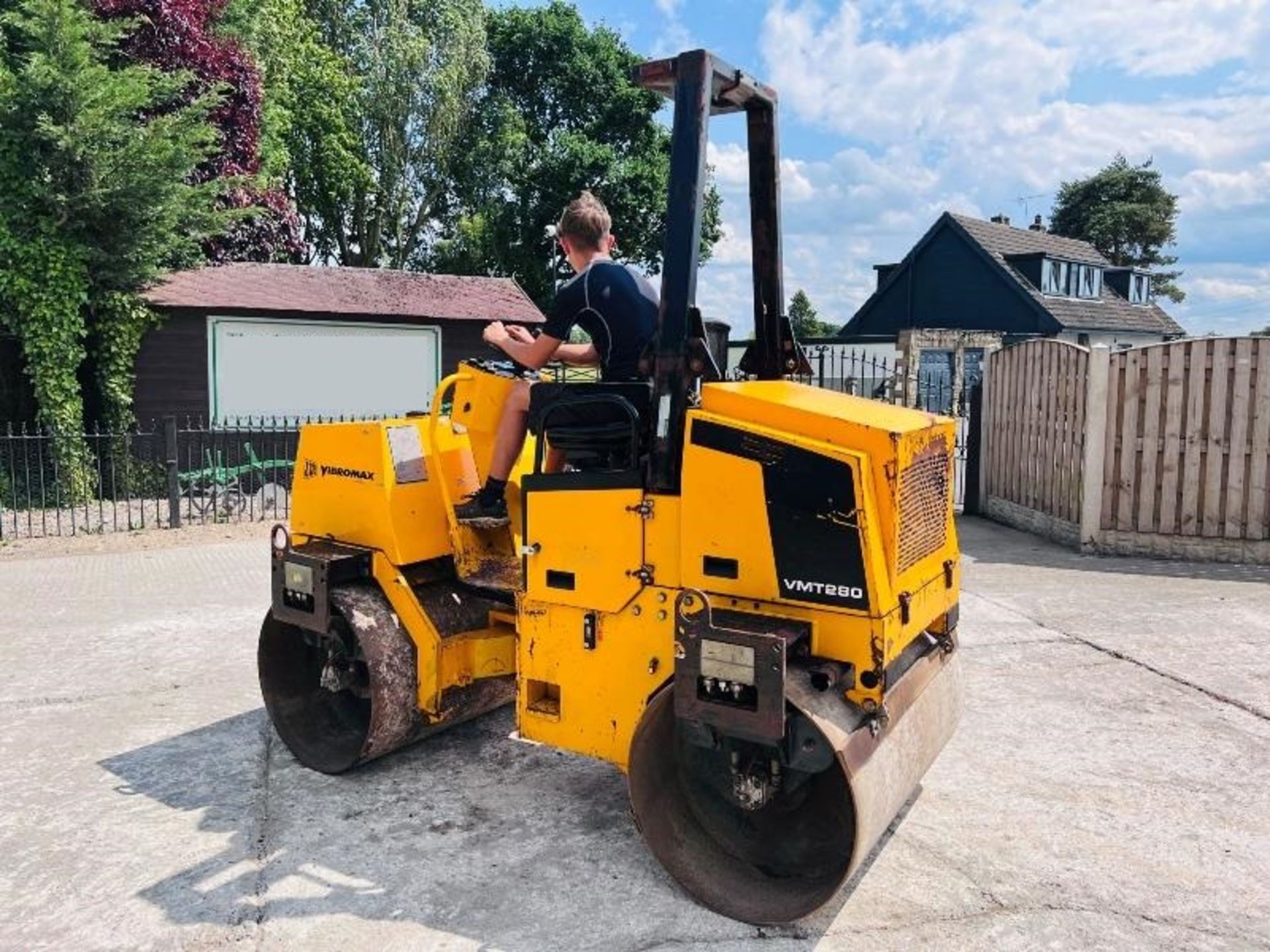 JCB VIBROMAX VMT280 DOUBLE DRUM ROLLER *685 HOURS* C/W ROLE BAR - Image 7 of 11