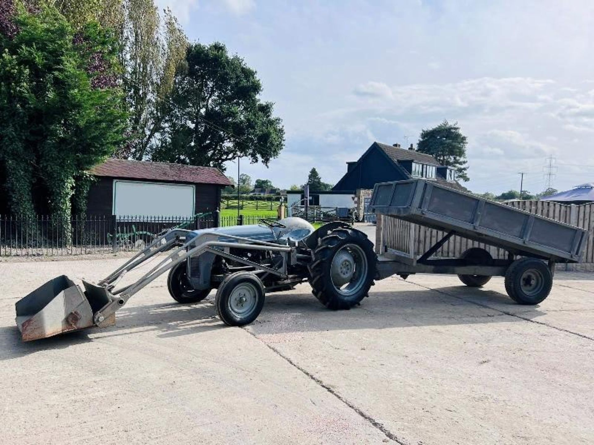 GREY FERGUSON DIESEL 2WD TRACTOR C/W FRONT LOADER, BUCKET & TIPPING TRAILER