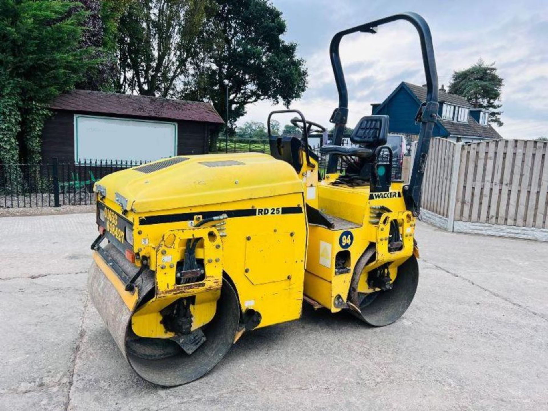 WACKER NEUSON RD25 DOUBLE DRUM ROLLER C/W ROLE BAR & HATZ ENGINE - Image 13 of 13