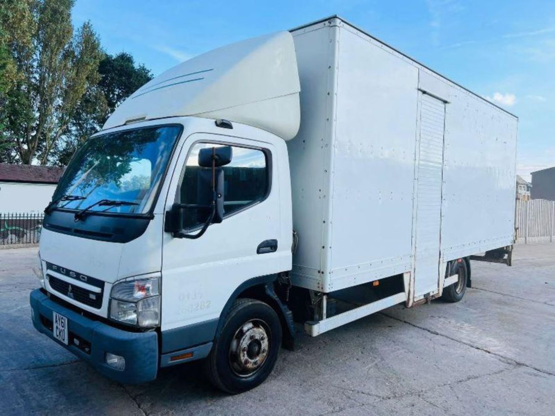 MITSUBISHI FUSO FE85 7.5TON BOX TRUCK *YEAR 2011* C/W HYDRAULIC REAR TAIL LIFT - Image 3 of 13