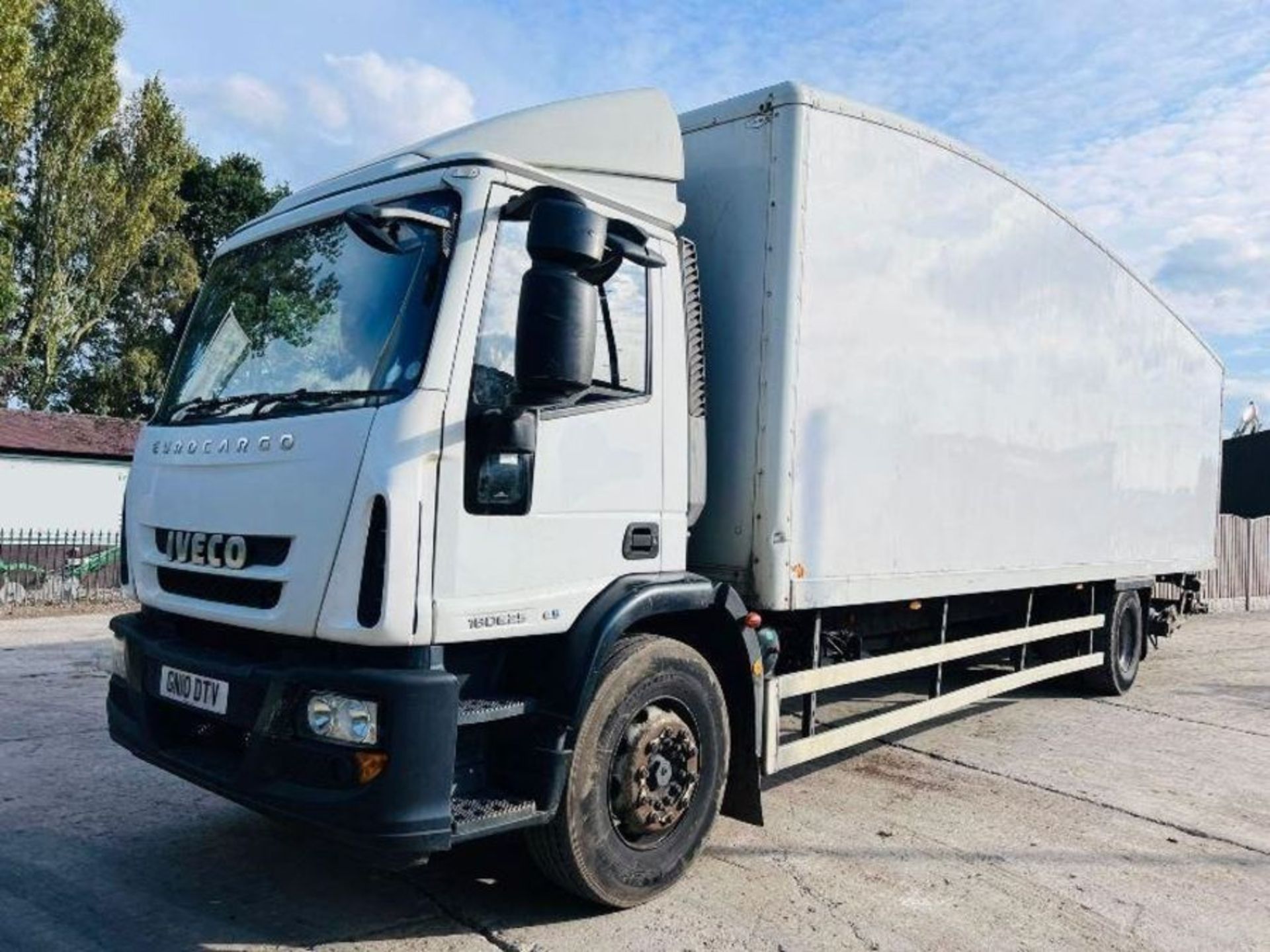 IVECO 180E25 E5 EUROCARGO 18 TON BOX TRUCK *YEAR 2010* C/W REAR TAIL LIFT - Image 6 of 32