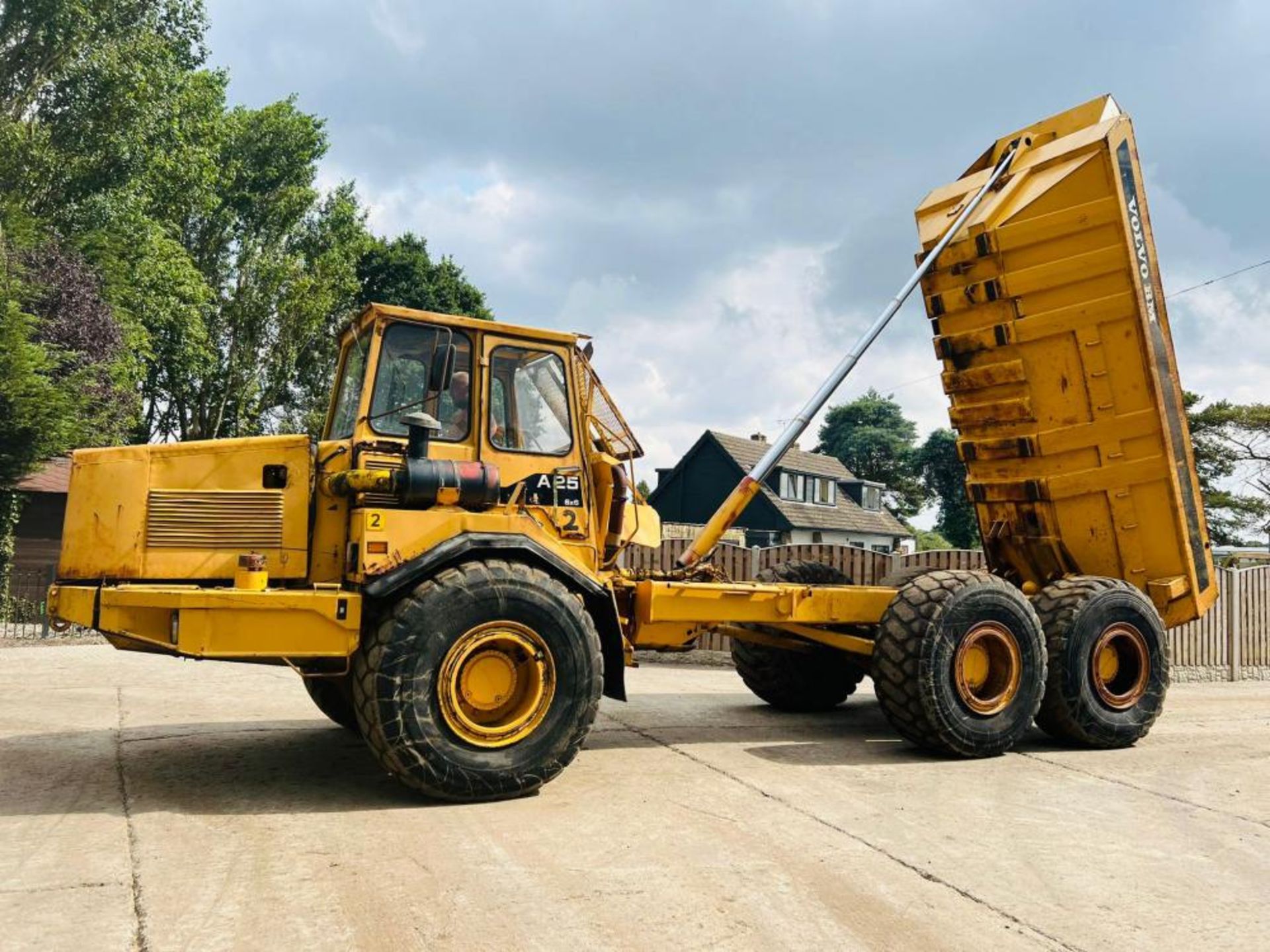 VOLVO BM A25 6X6 ARTICULATED DUMP TRUCK C/W HYDRAULIC STRAIGHT TIP - Image 4 of 17