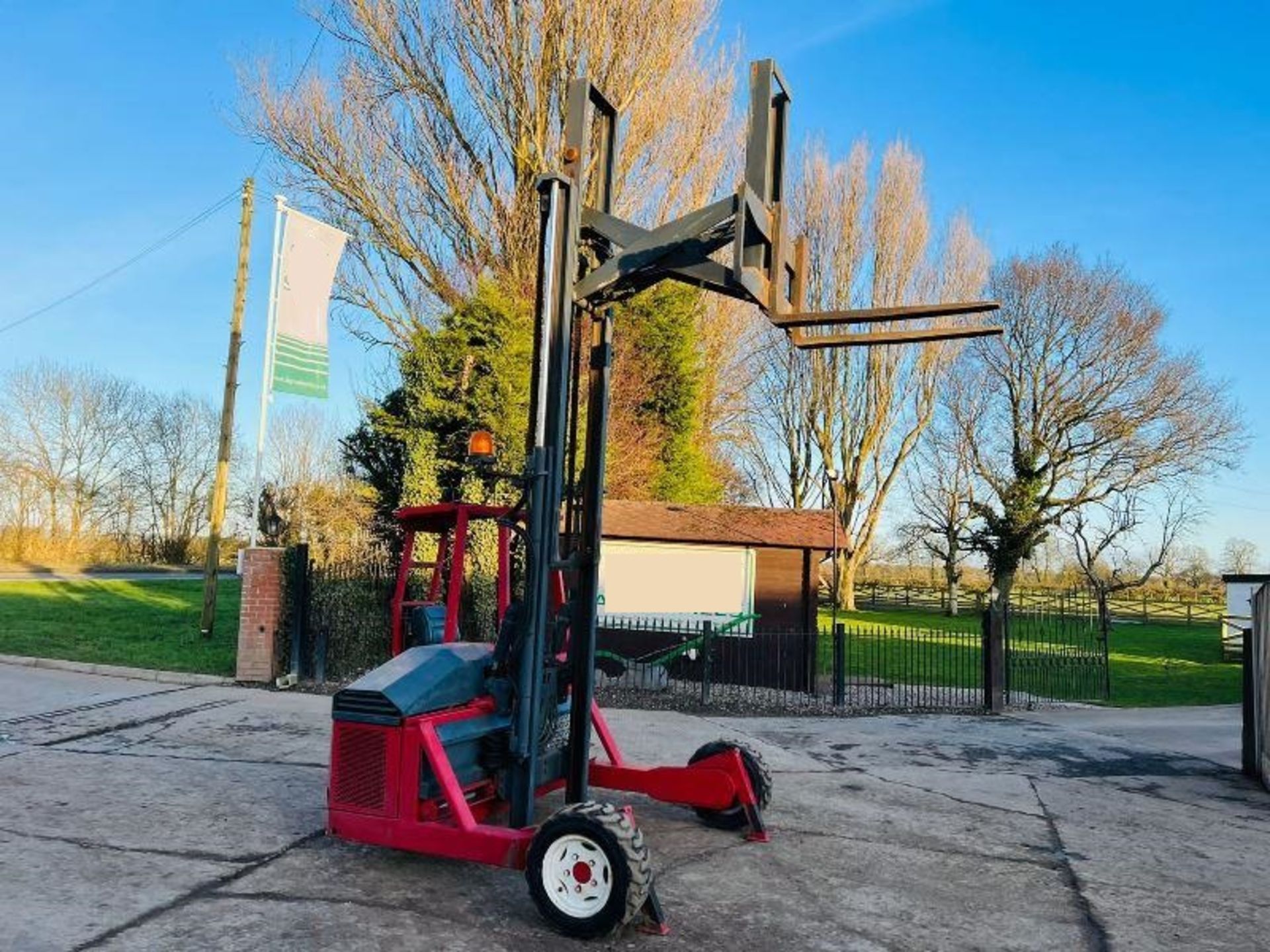 KOOIAAP FORK TRUCK C/W KUBOTA ENGINE & HYDRAULIC PUSH OUT HEAD STOCK - Image 3 of 13