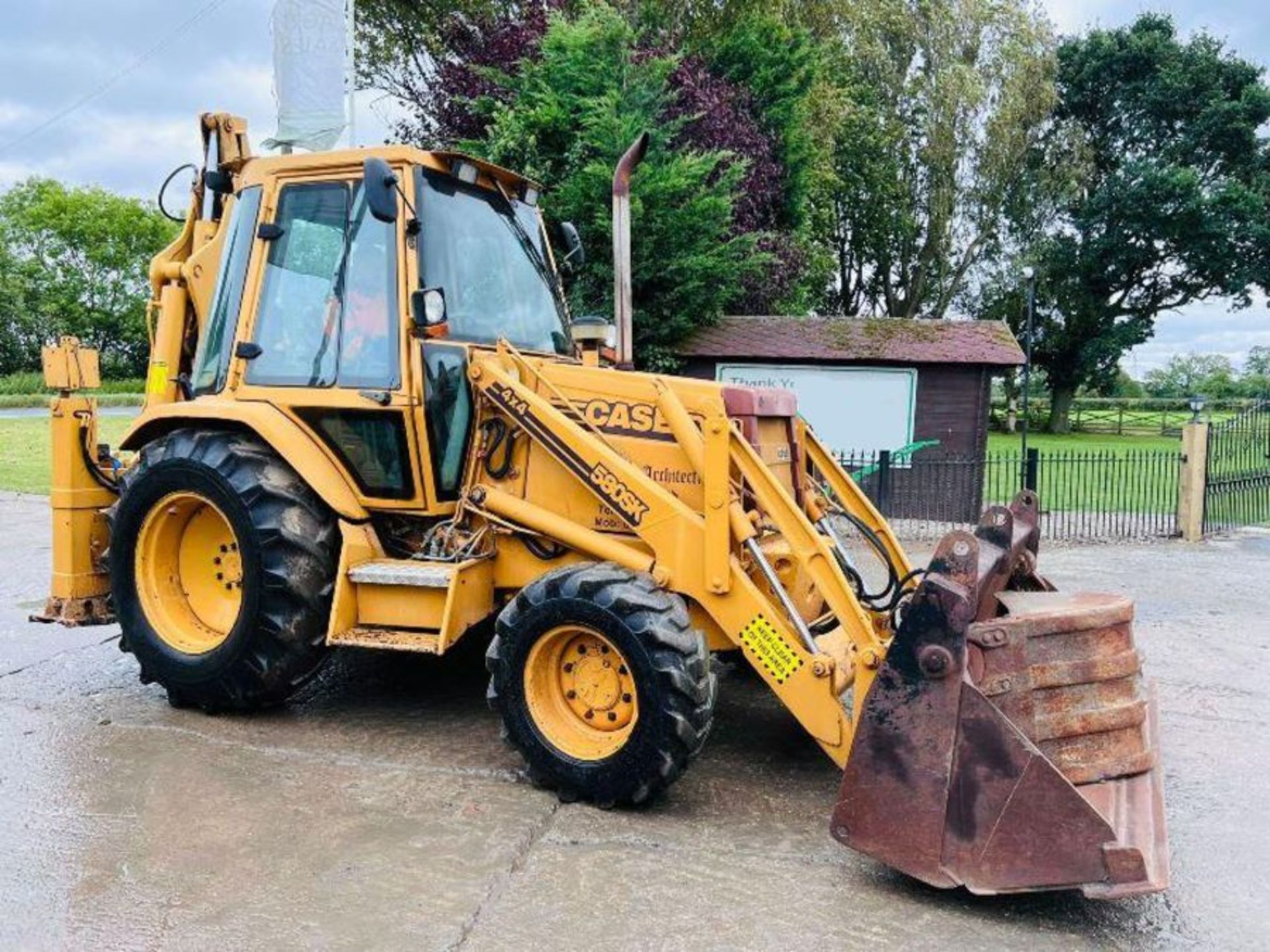 CASE 580SK 4WD BACKHOE DIGGER C/W EXTENDING DIG - Image 8 of 17