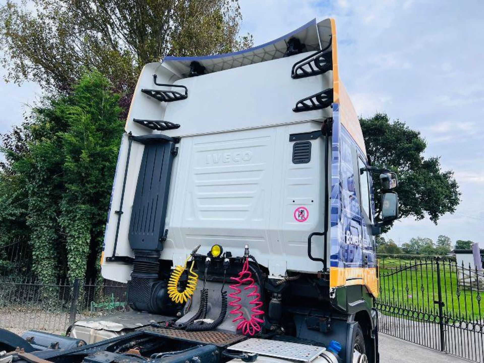 IVECO STRALLIS HI WAY 460 TRACTOR UNIT *YEAR 2014* C/W MID LIFT - Image 3 of 19