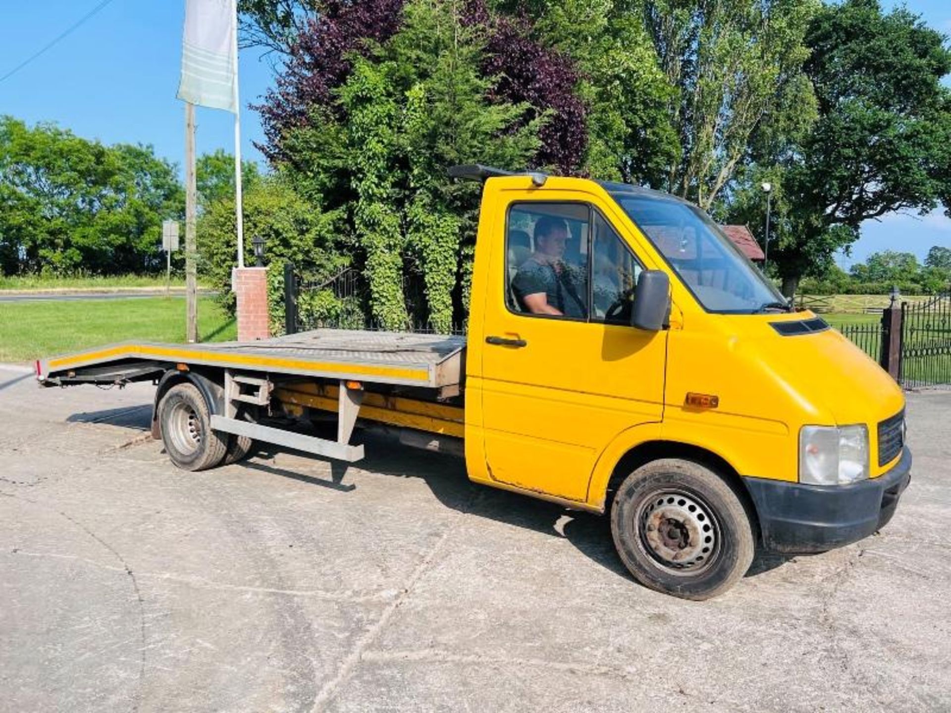 VW LT BEAVER TAIL RECOVERY TRUCK C/W MANUAL GEAR BOX