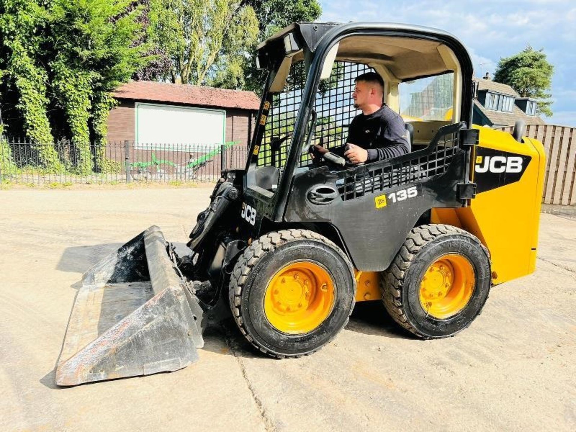 JCB 135 4WD SKIDSTEER * YEAR 2014 * C/W BUCKET - Image 7 of 11