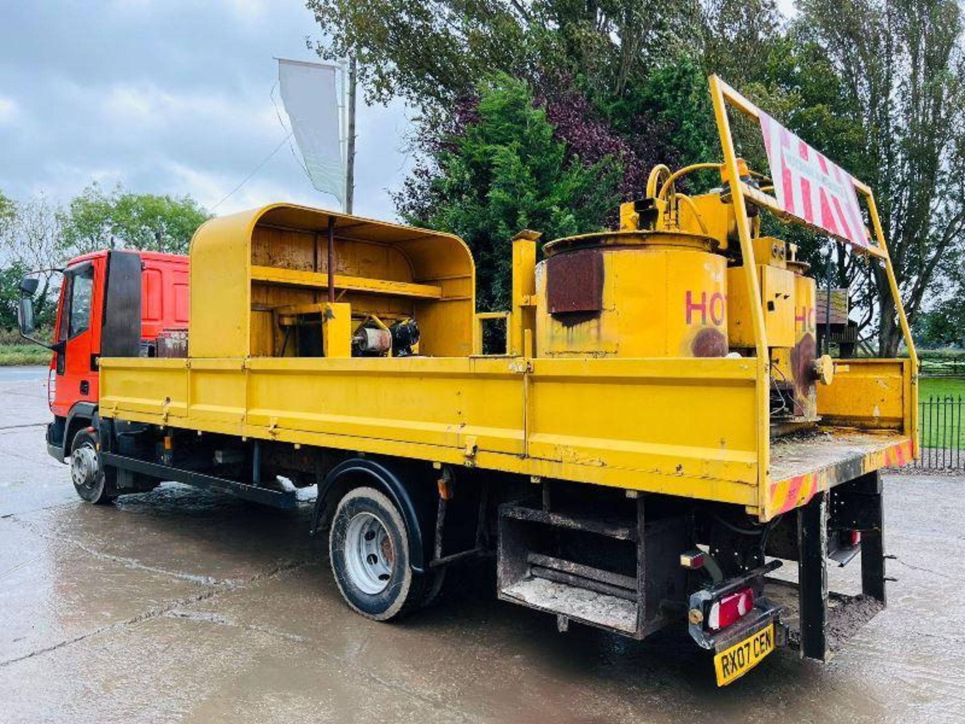 IVECO 100E18 4X2 LINE MARKER LORRY C/W MANUAL GEAR BOX - Image 15 of 17