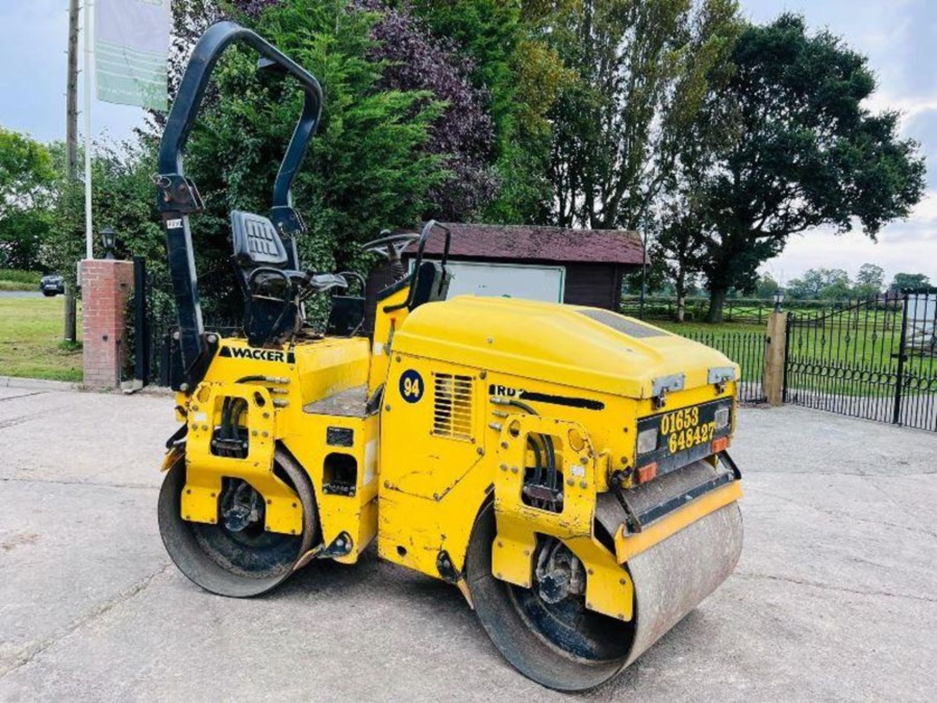 WACKER NEUSON RD25 DOUBLE DRUM ROLLER C/W ROLE BAR & HATZ ENGINE - Image 2 of 13