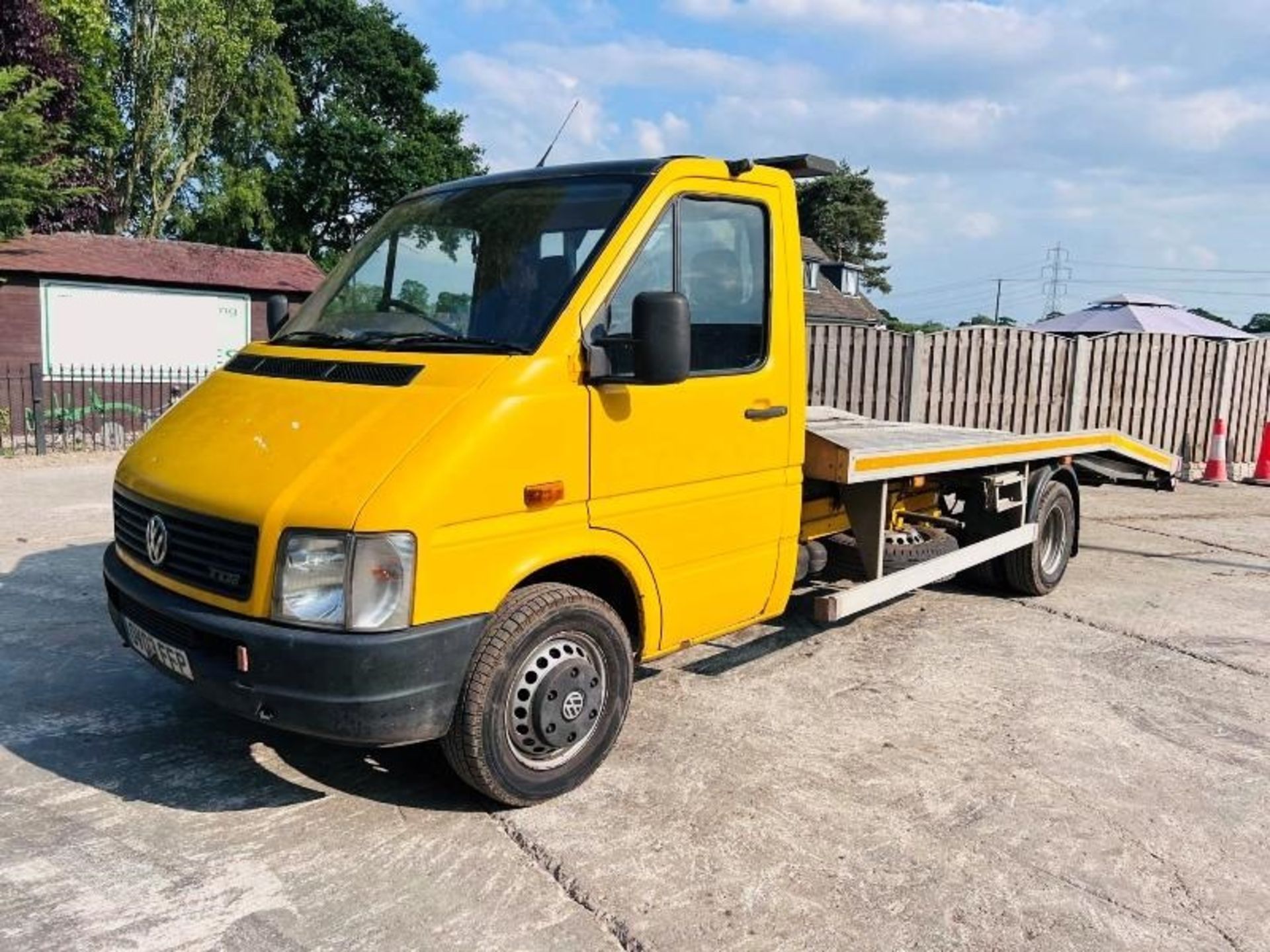 VW LT BEAVER TAIL RECOVERY TRUCK C/W MANUAL GEAR BOX - Image 2 of 14