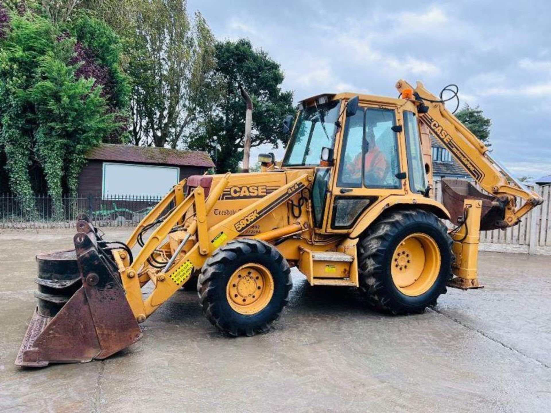 CASE 580SK 4WD BACKHOE DIGGER C/W EXTENDING DIG - Image 6 of 17