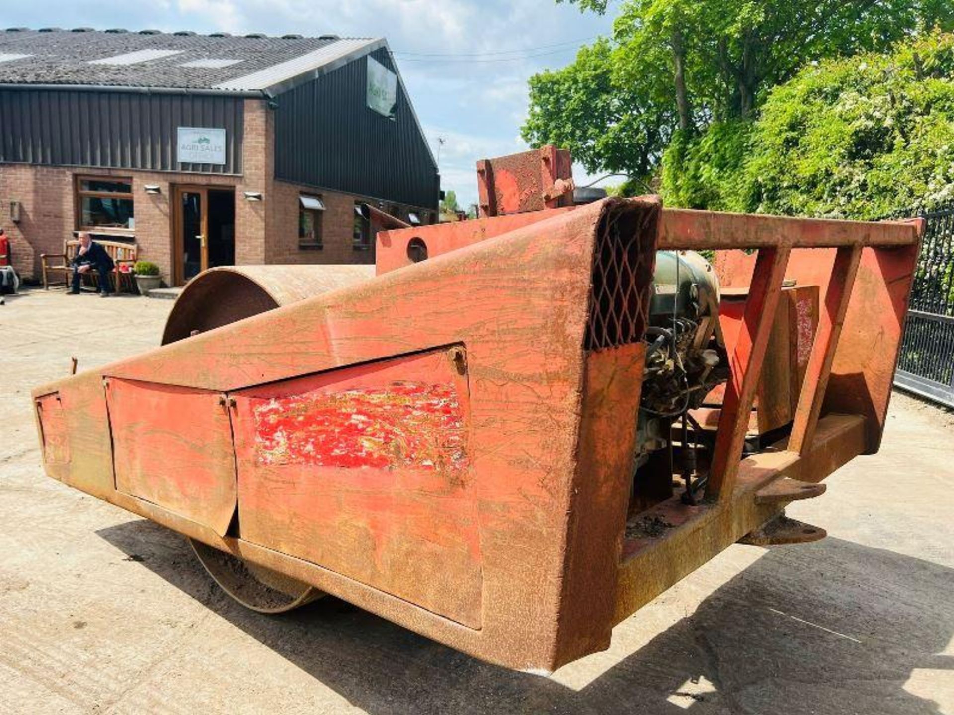 BOMAG BW6 SINGLE DRUM VIBRATING TOWABLE ROLLER C/W DEUTZ ENGINE - Image 3 of 7