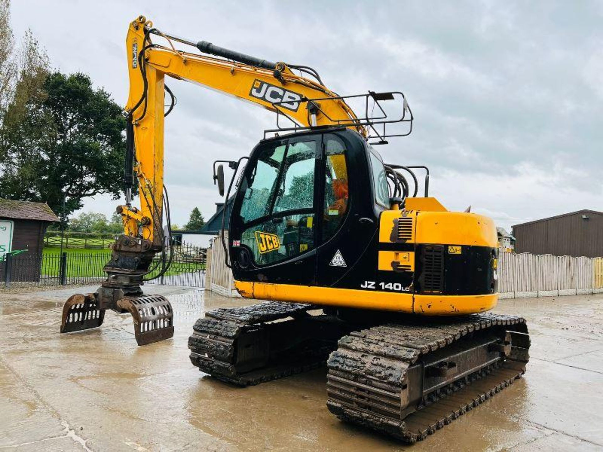 JCB JZ140 TRACKED EXCAVATOR *ZERO SWING* C/W QUICK HITCH & ROTATING SELECTOR GRAB  - Image 10 of 15