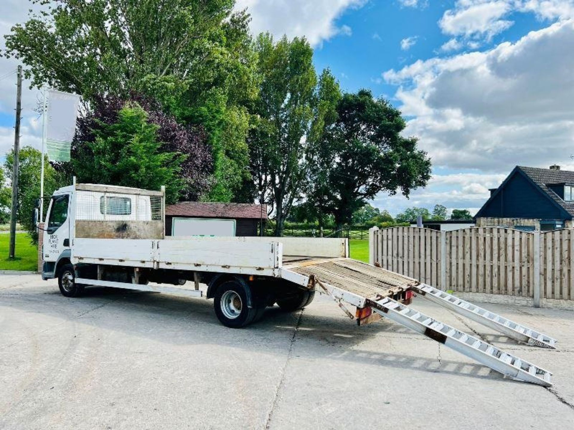 DAF 45.150 4X2 BEAVER TAIL LORRY C/W ALLOY RAMPS - Image 5 of 11