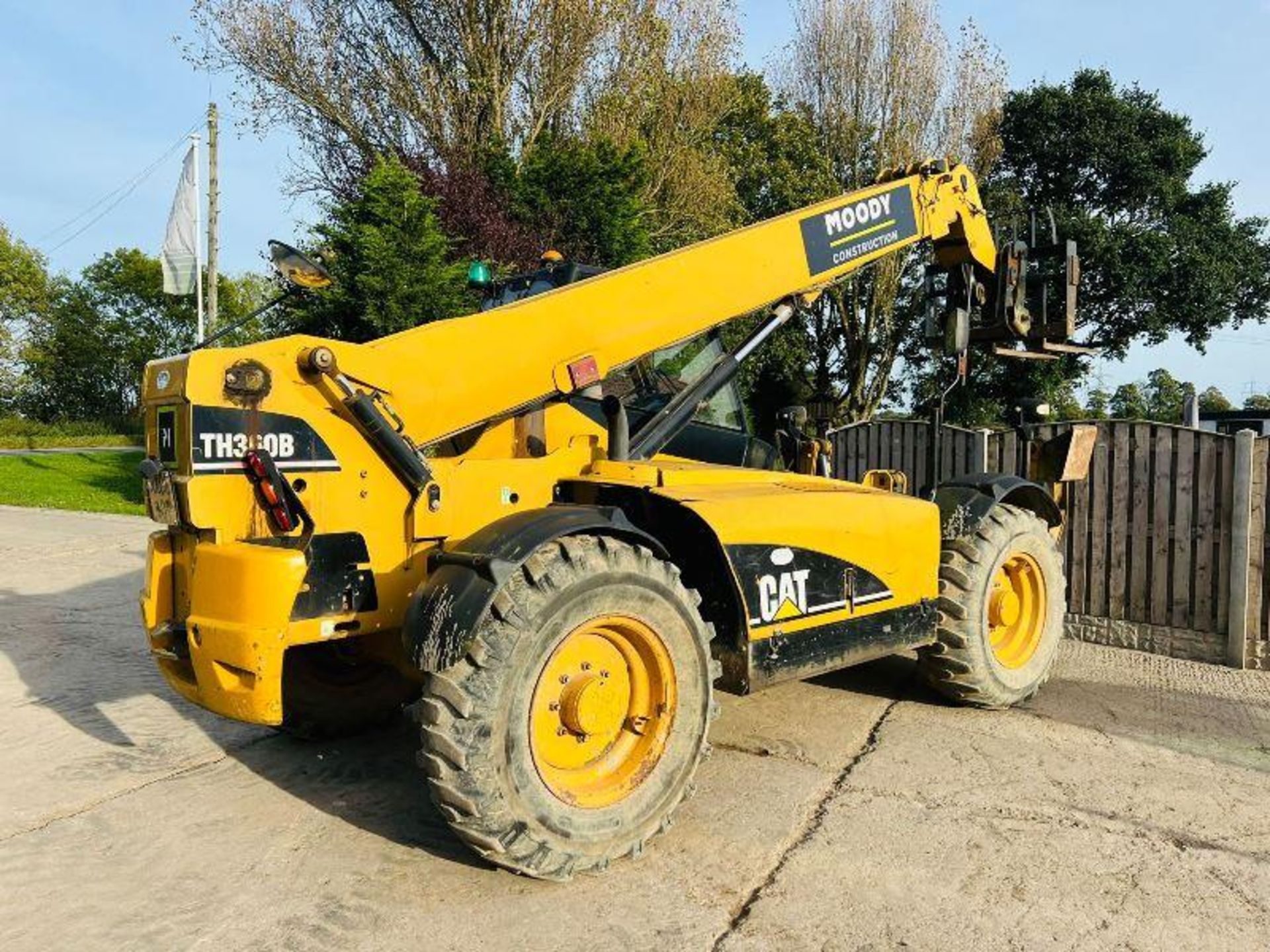 CATERPILLAR TH360B 4WD TRUBO TELEHANDLER *13.5 METER, ROAD REGISTERED*C/W PALLET TINES - Image 5 of 18