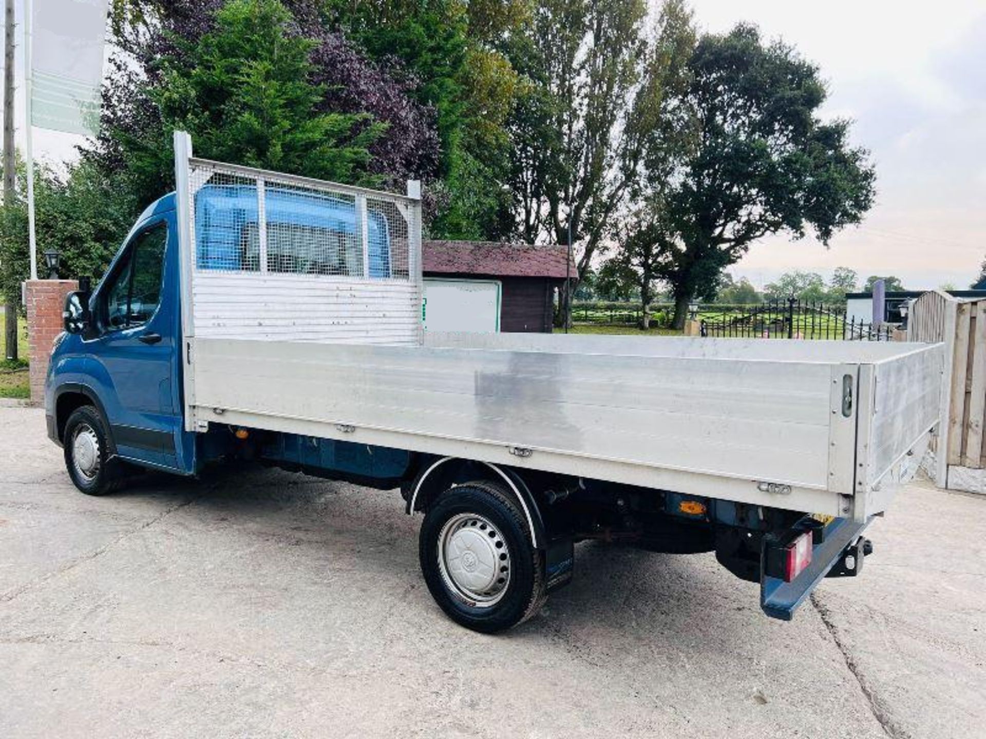 MAXUS DELIVER 9 DROP SIDE PICKUP *YEAR 2022* C/W 13FT ALUMINUM DROP SIDE BODY - Image 20 of 20