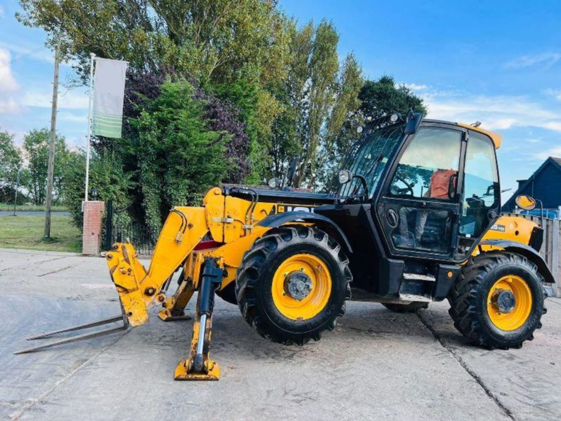 JCB 535-125HI VIZ 4WD TELEHANDLER *4768 HOURS, YEAR 2016* C/W PALLET TINES - Image 5 of 17