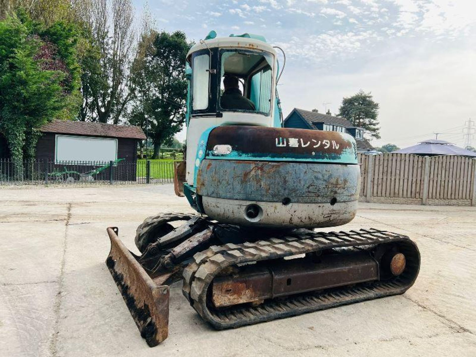 KOBELCO SK75UR TRACKED EXCAVATOR C/W FRONT BLADE AND RUBBER TRACKS - Image 4 of 12