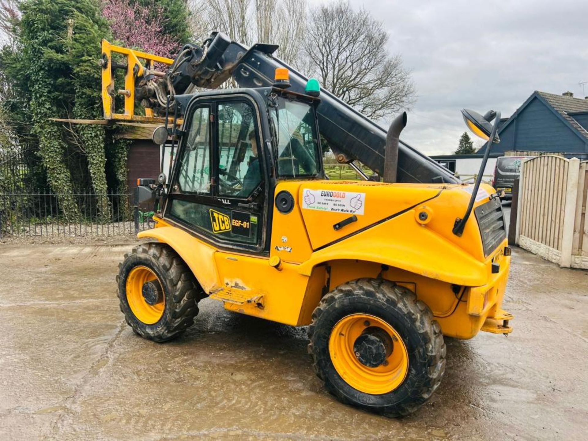 JCB 520-50 4WD TELEHANDLER * YEAR 2013 , ROAD REGISTERED * C/W PALLET TINES - Image 9 of 12