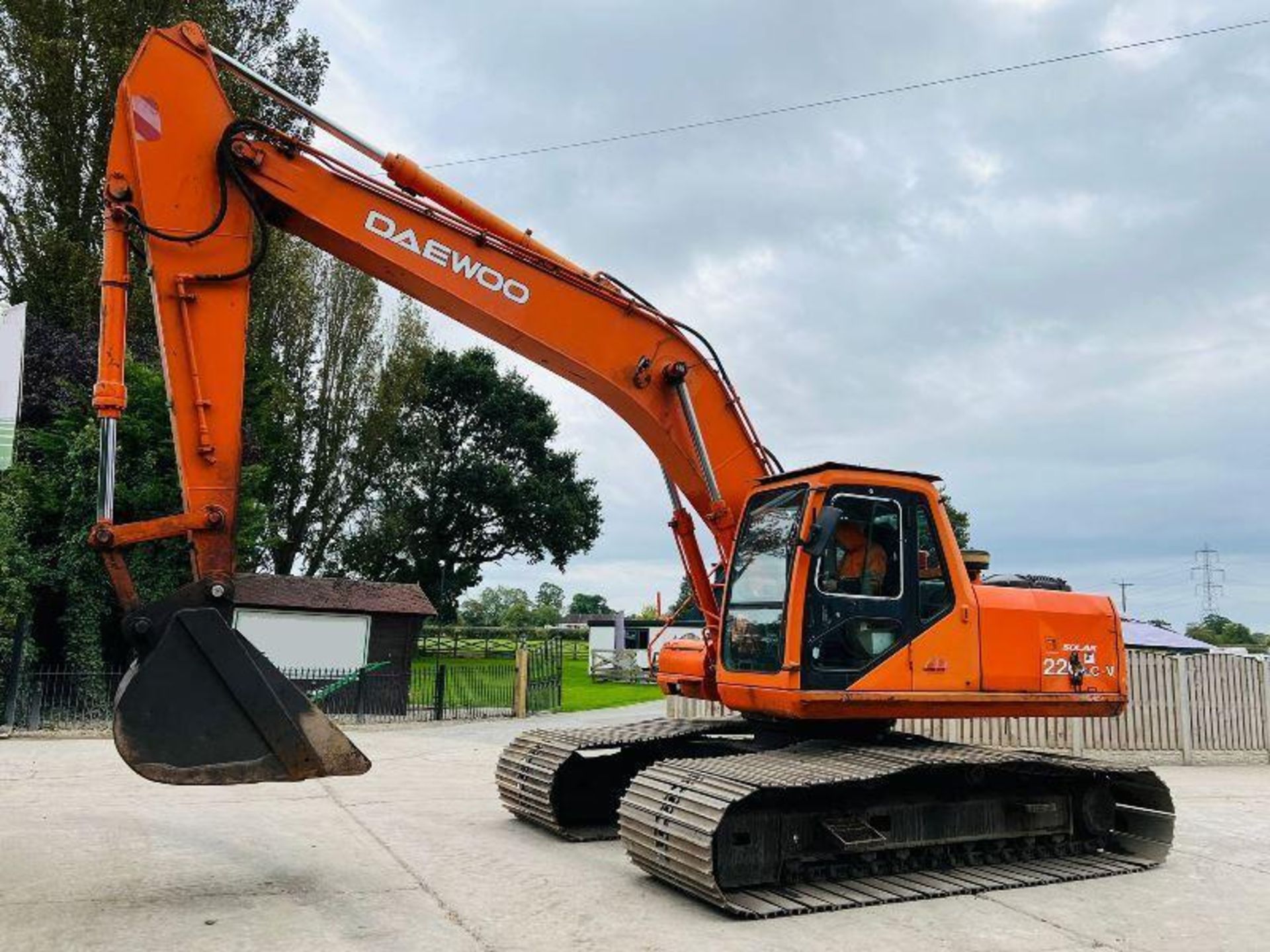 DAEWOO SOLAR 220LC-V EXCAVTOR C/W BOG MASTER TRACKS