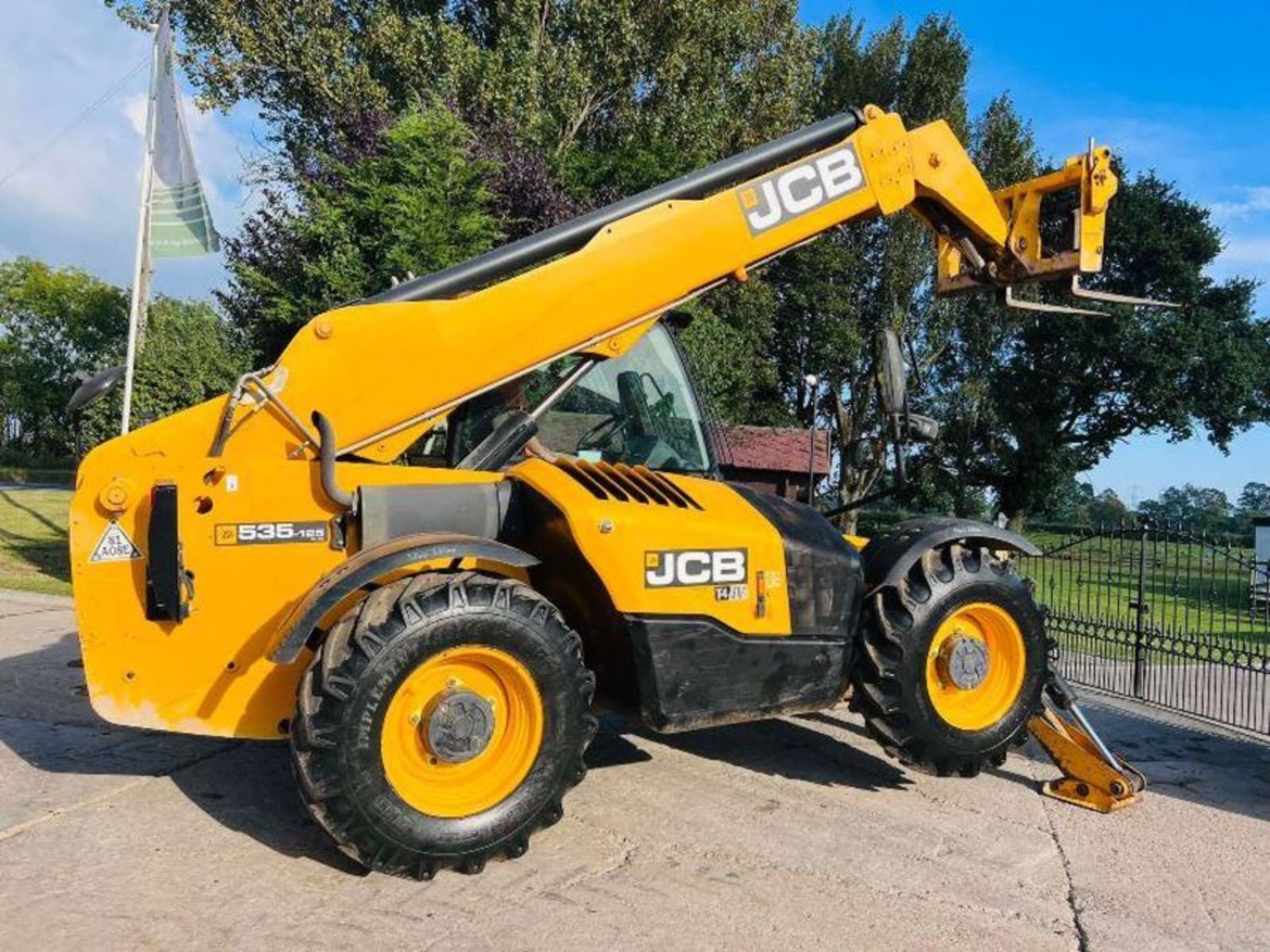 JCB 535-125HI VIZ 4WD TELEHANDLER *4768 HOURS, YEAR 2016* C/W PALLET TINES - Image 17 of 17