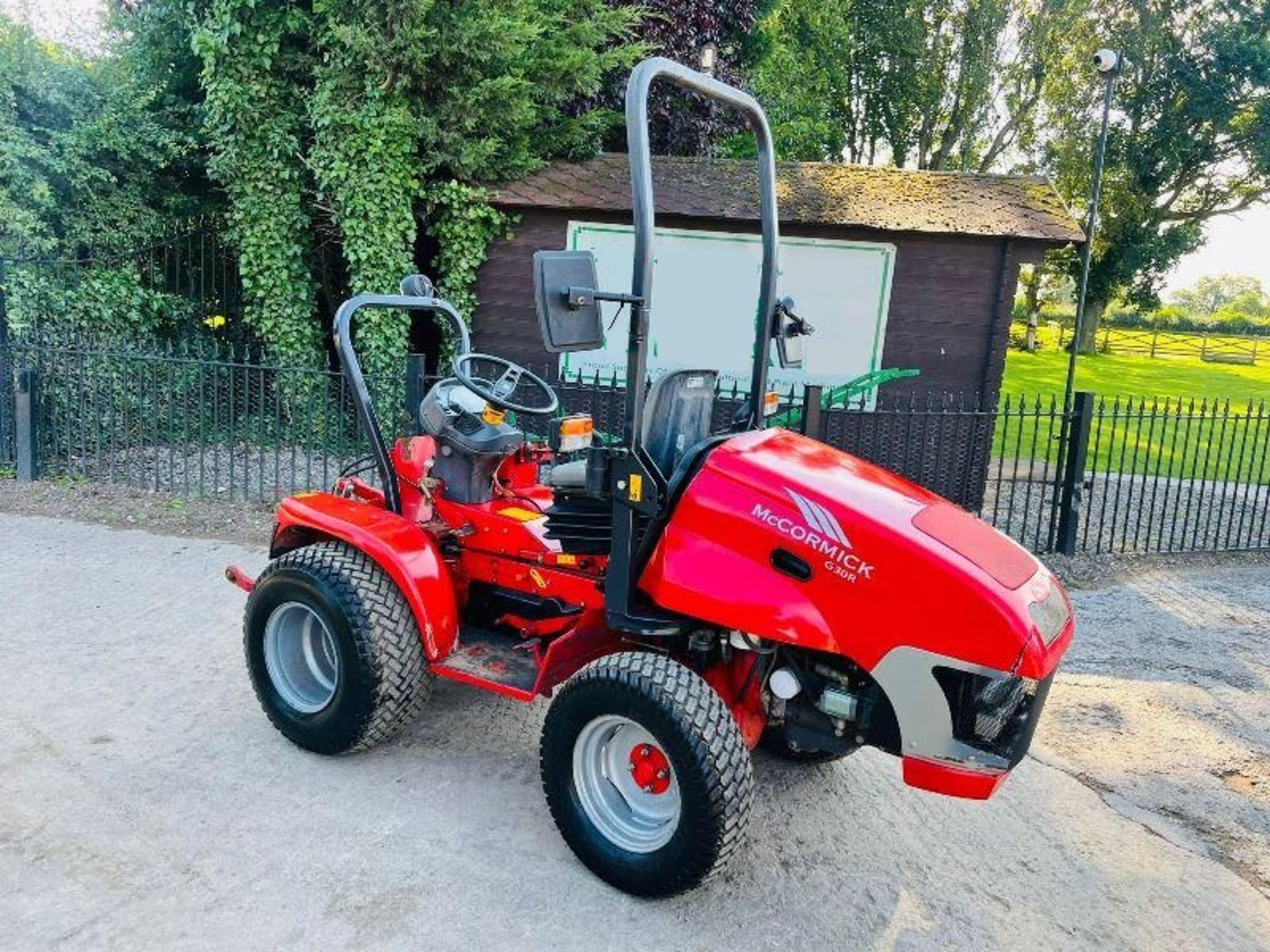 MCCORMICK G30R 4WD COMPACT TRACTOR *1368 HOURS* C/W REVERSE DRIVE - Image 8 of 12