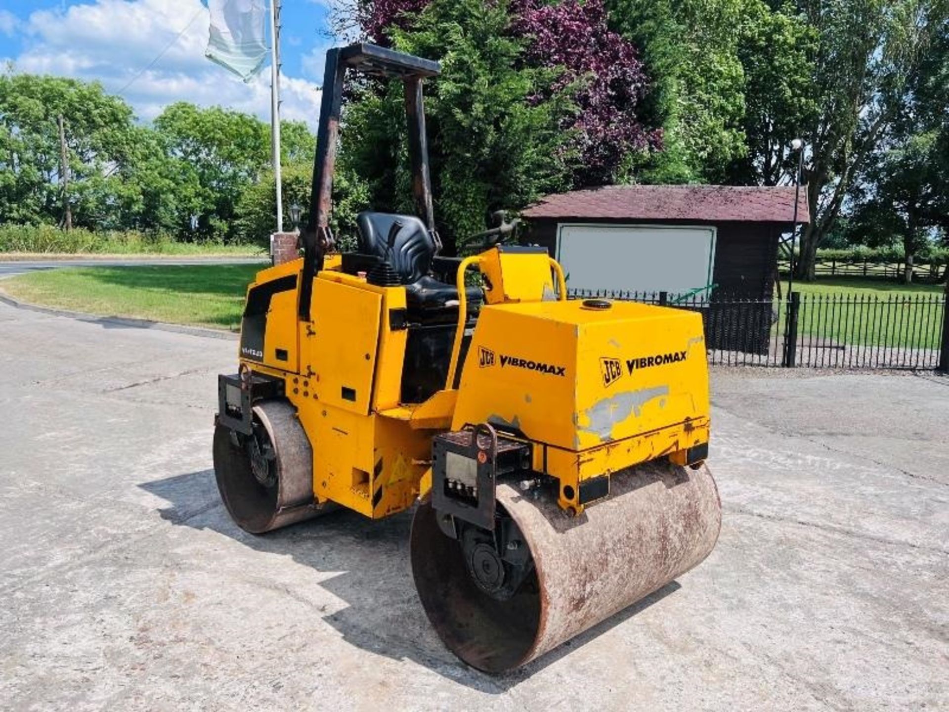 JCB VIBROMAX VMT280 DOUBLE DRUM ROLLER *685 HOURS* C/W ROLE BAR - Image 3 of 11