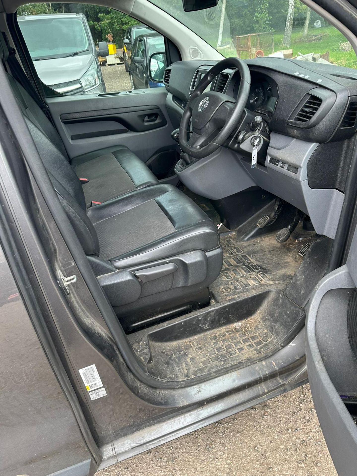 2019 69 Vauxhall vivaro Panel van - 123k miles - Air con - Roof rack - Ply lined - Image 5 of 5