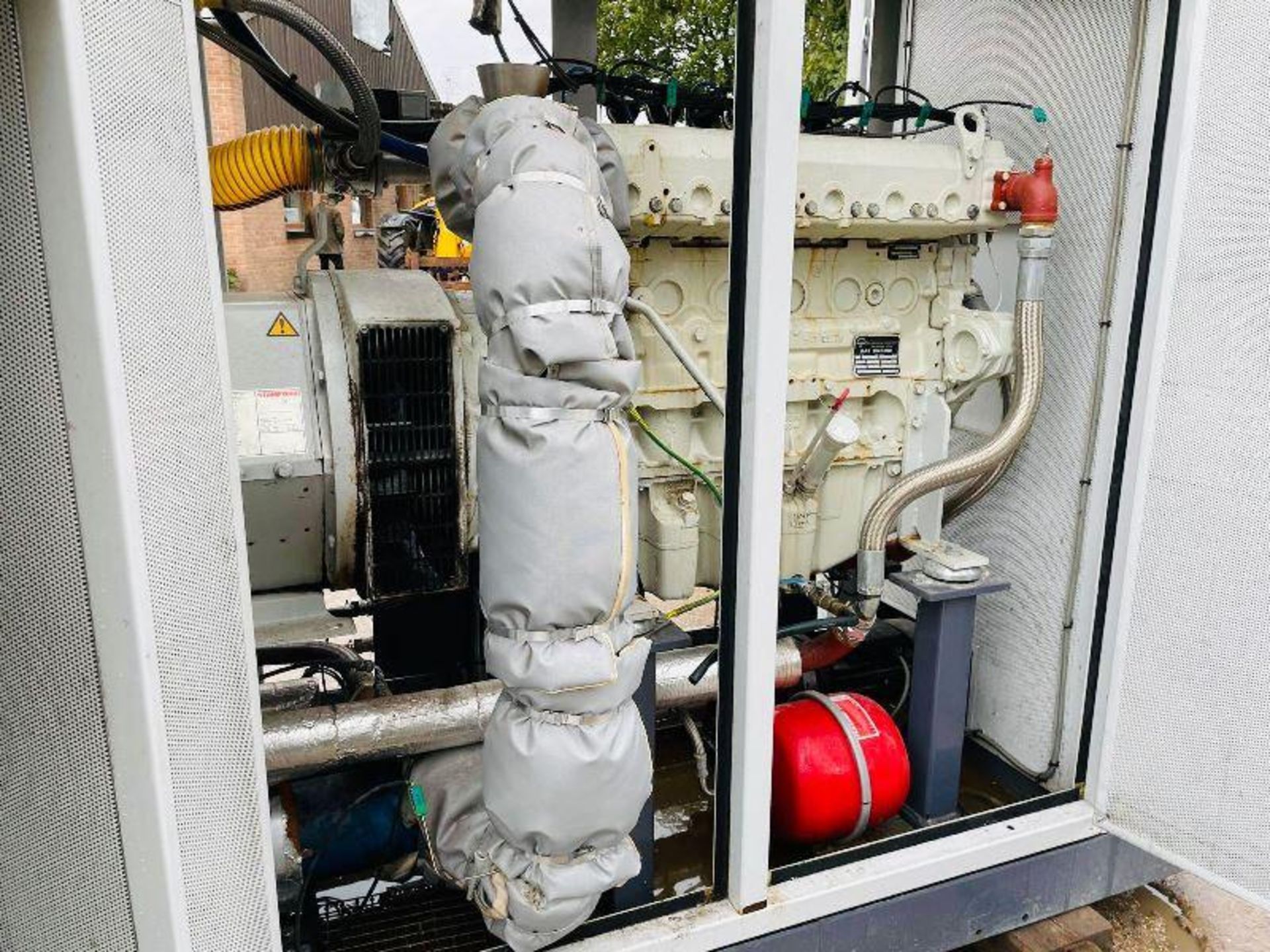 STAMFORD 125KVA 3 PHASE GENERATOR *YEAR 2009* C/W MAN E0836 E302 GAS ENGINE - Image 4 of 10